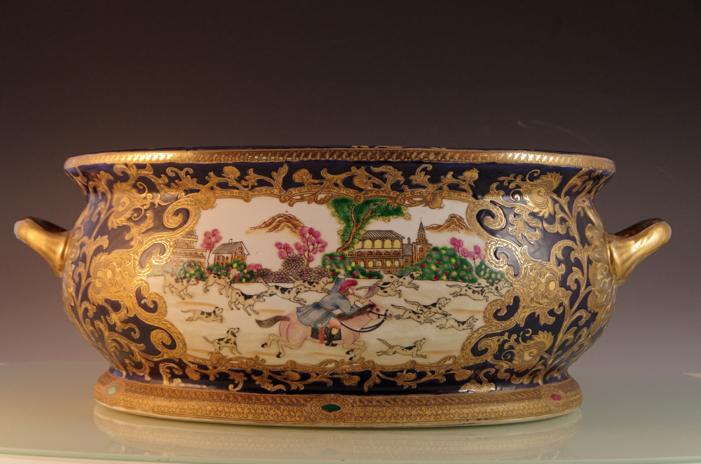 Chinese Hand Painted Porcelain Foot Bath with Hunt Scene