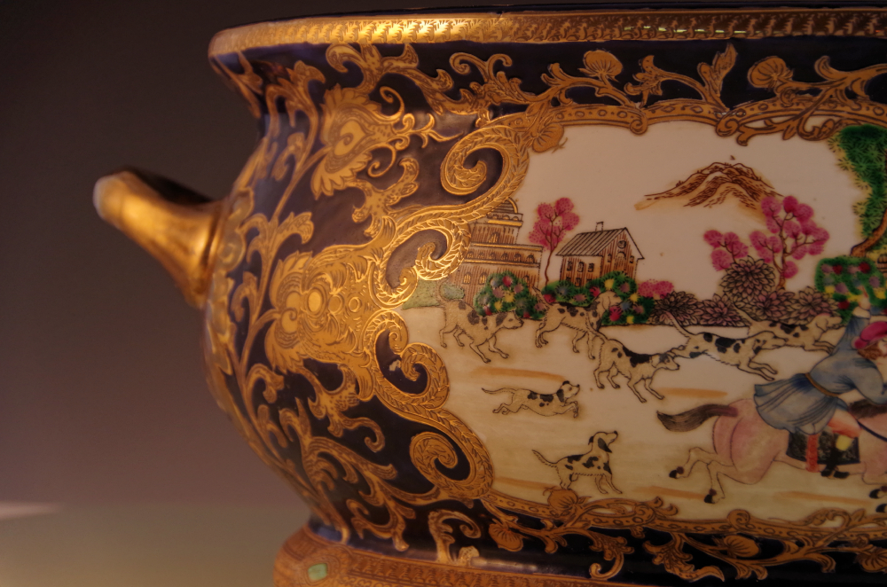 Chinese Hand Painted Porcelain Foot Bath with Hunt Scene