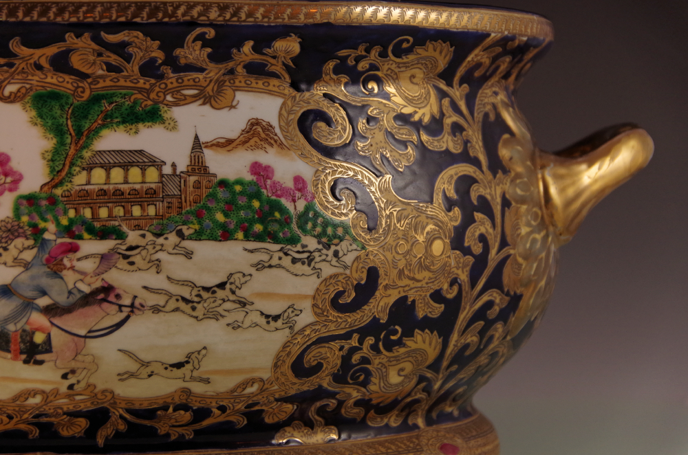 Chinese Hand Painted Porcelain Foot Bath with Hunt Scene