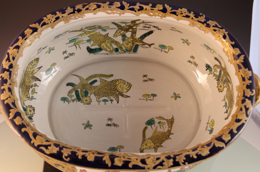 Chinese Hand Painted Porcelain Foot Bath with Hunt Scene