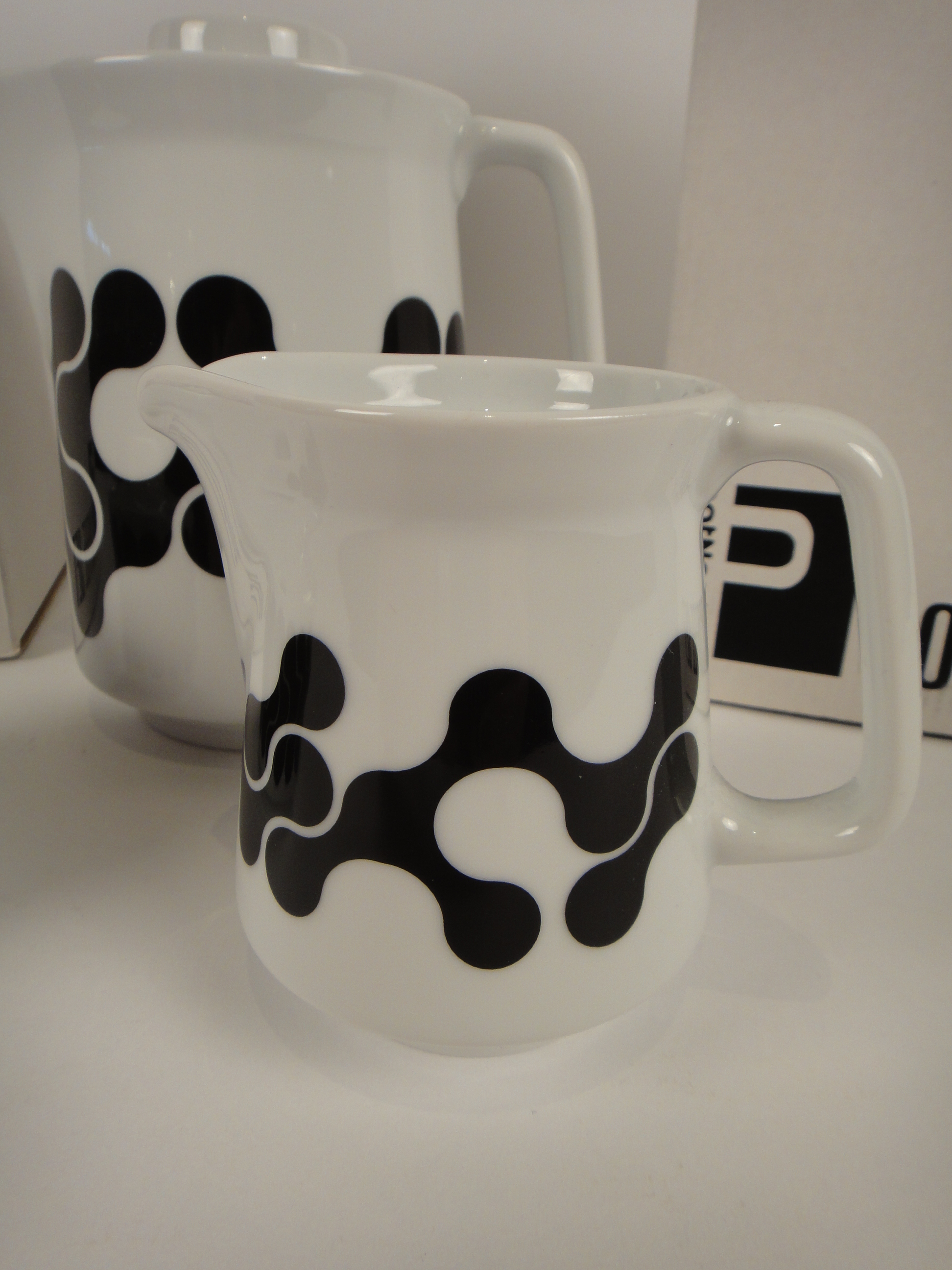 NotNeutral Porcelain Coffee Set
