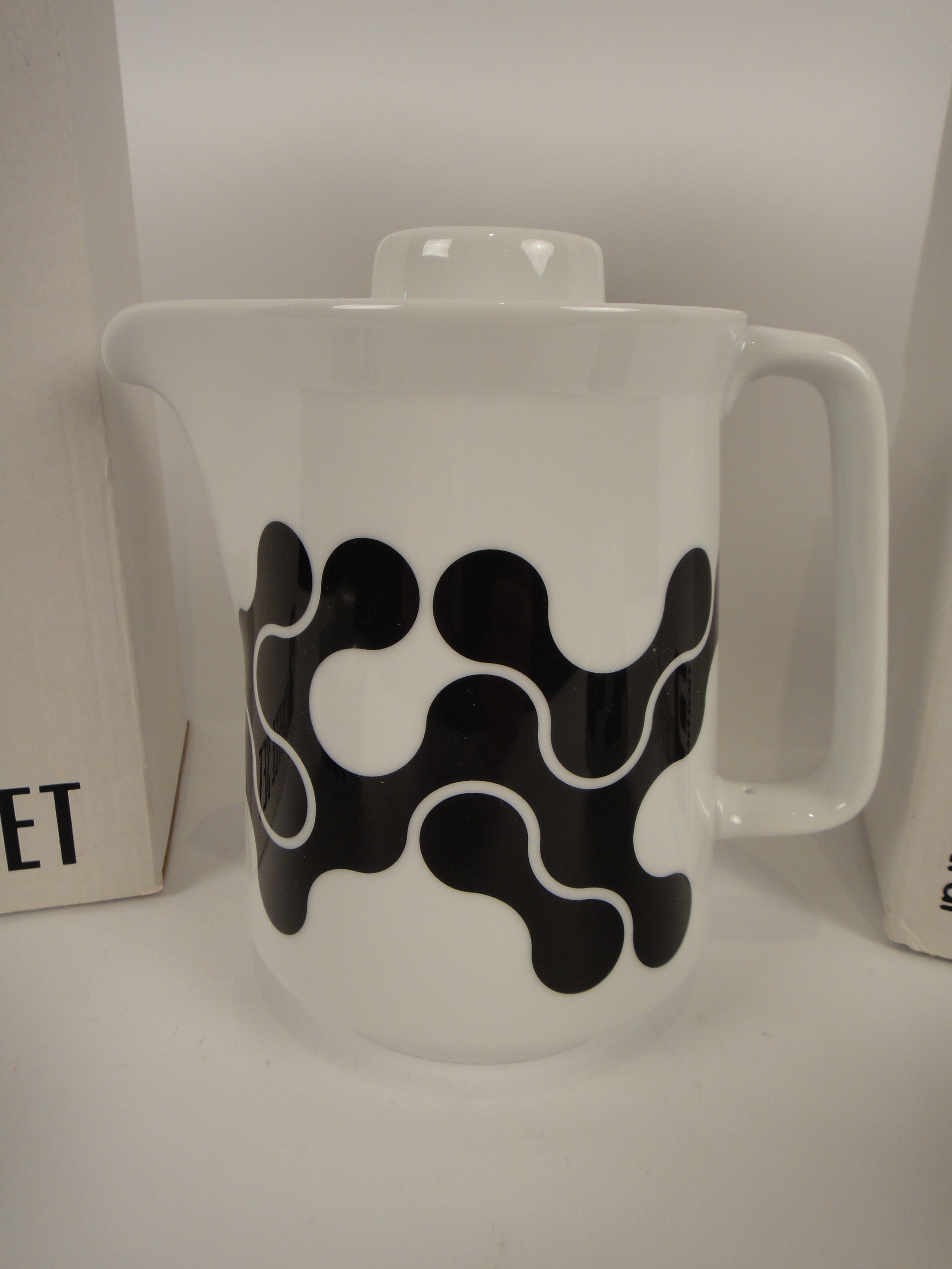 NotNeutral Porcelain Coffee Set