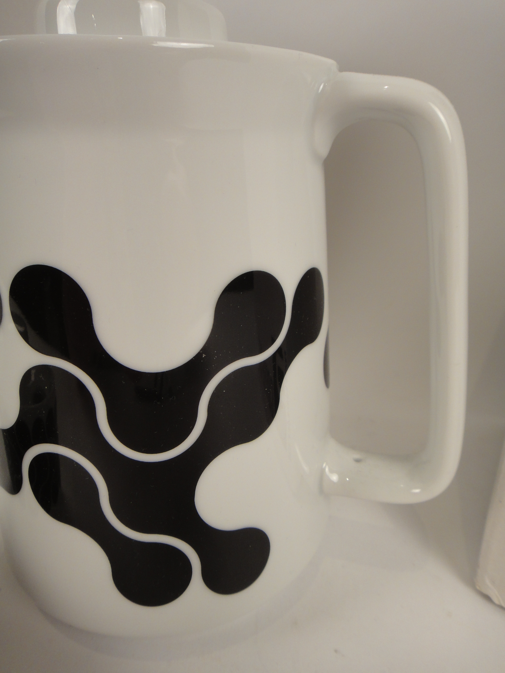 NotNeutral Porcelain Coffee Set