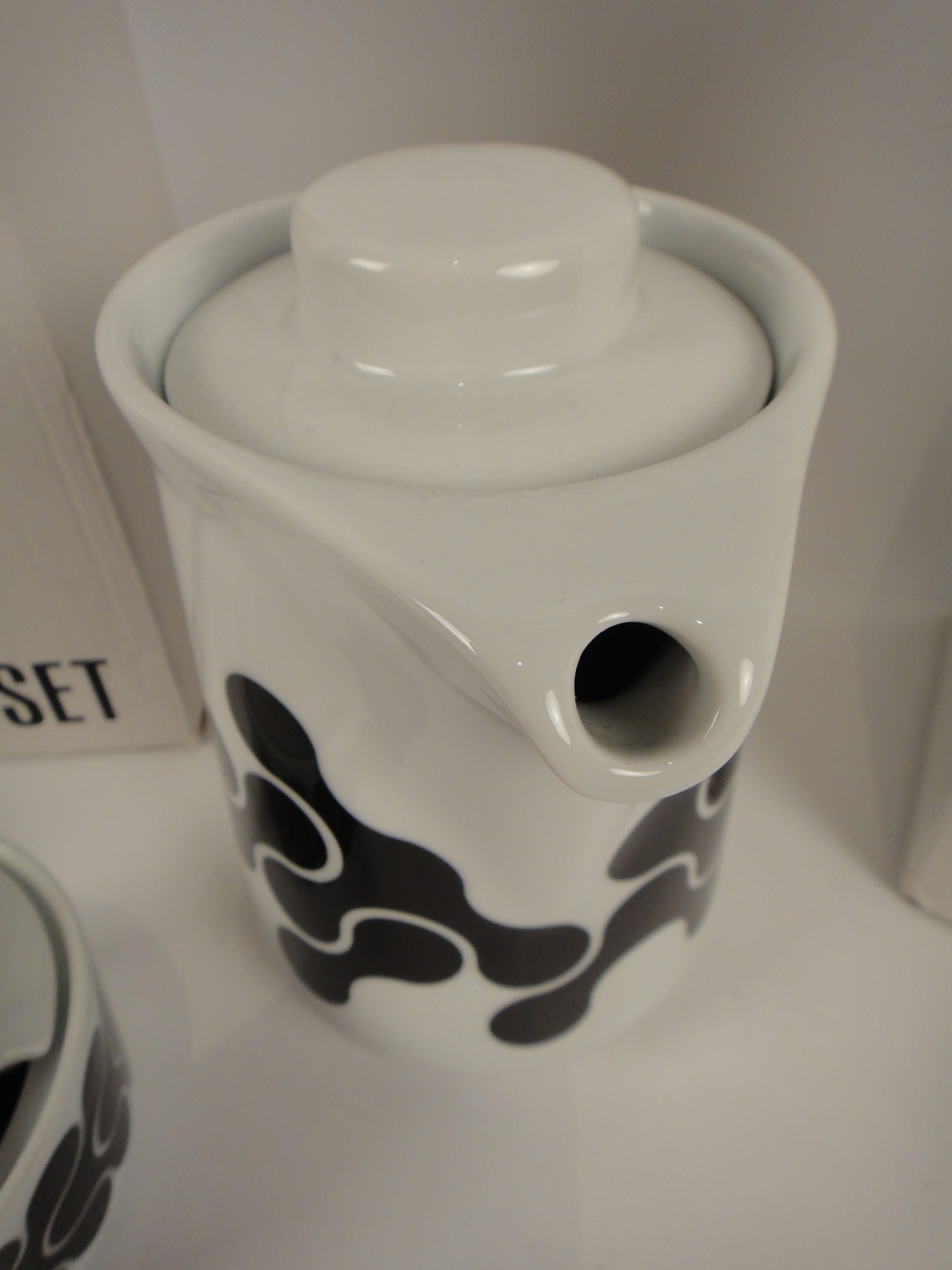 NotNeutral Porcelain Coffee Set