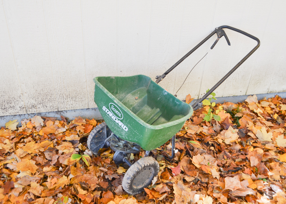 Scotts Lawn Broadcaster Spreader