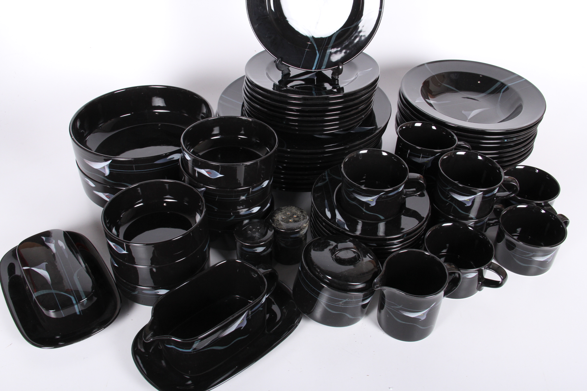 Mikasa Opus-Black Dinnerwvare Set