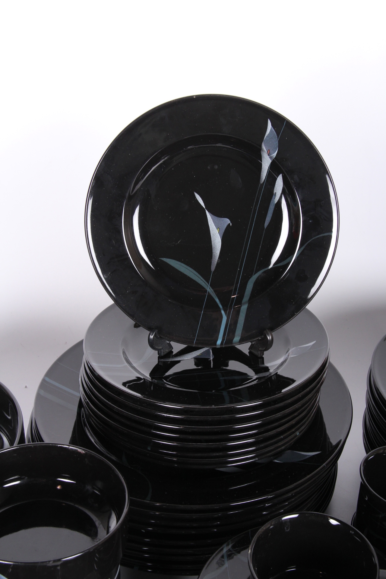 Mikasa Opus-Black Dinnerwvare Set