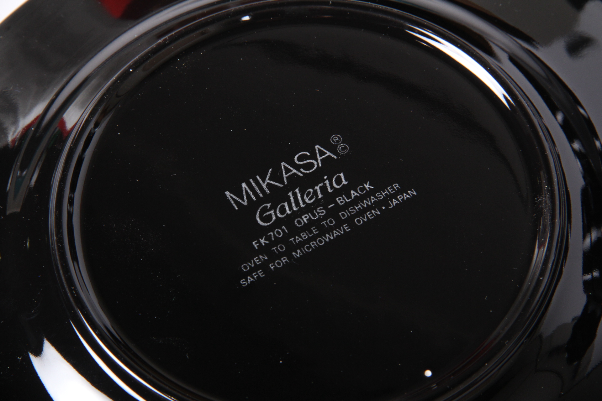 Mikasa Opus-Black Dinnerwvare Set