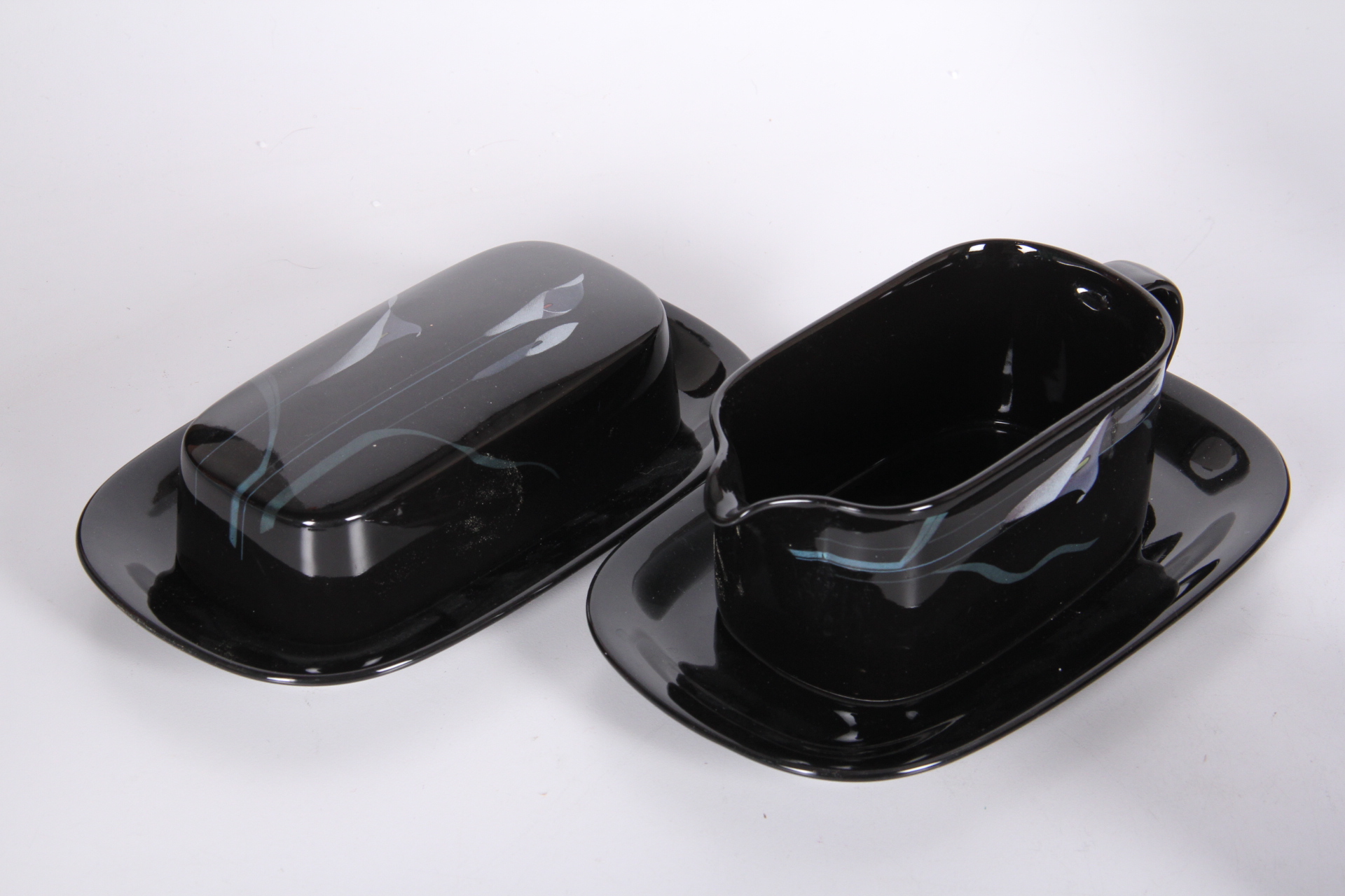 Mikasa Opus-Black Dinnerwvare Set