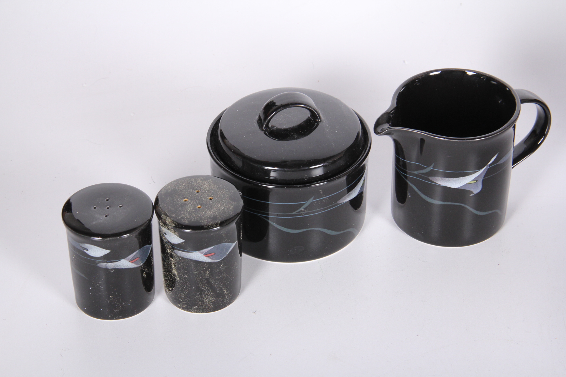 Mikasa Opus-Black Dinnerwvare Set