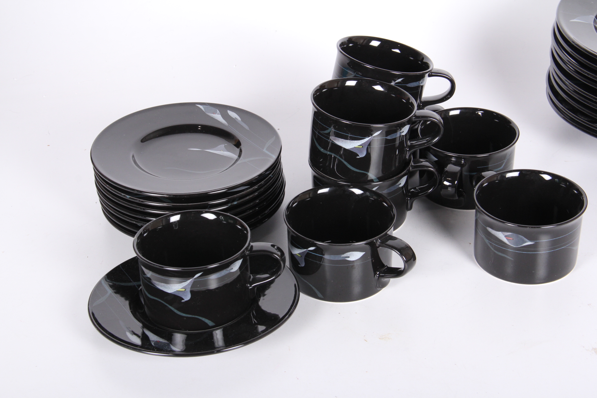 Mikasa Opus-Black Dinnerwvare Set