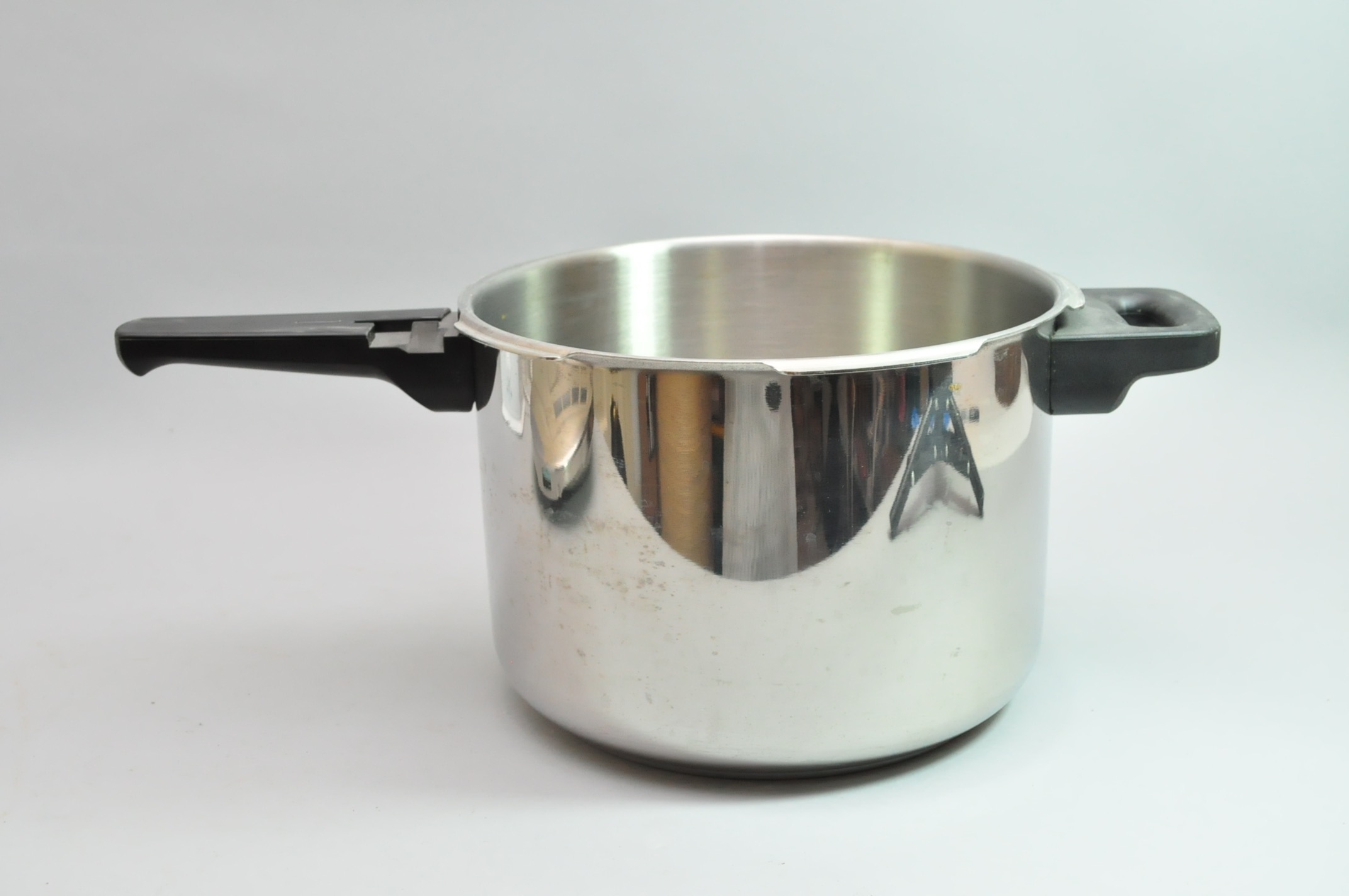 Splendid Pressure Cooker, Cuisanart and Verilux Light