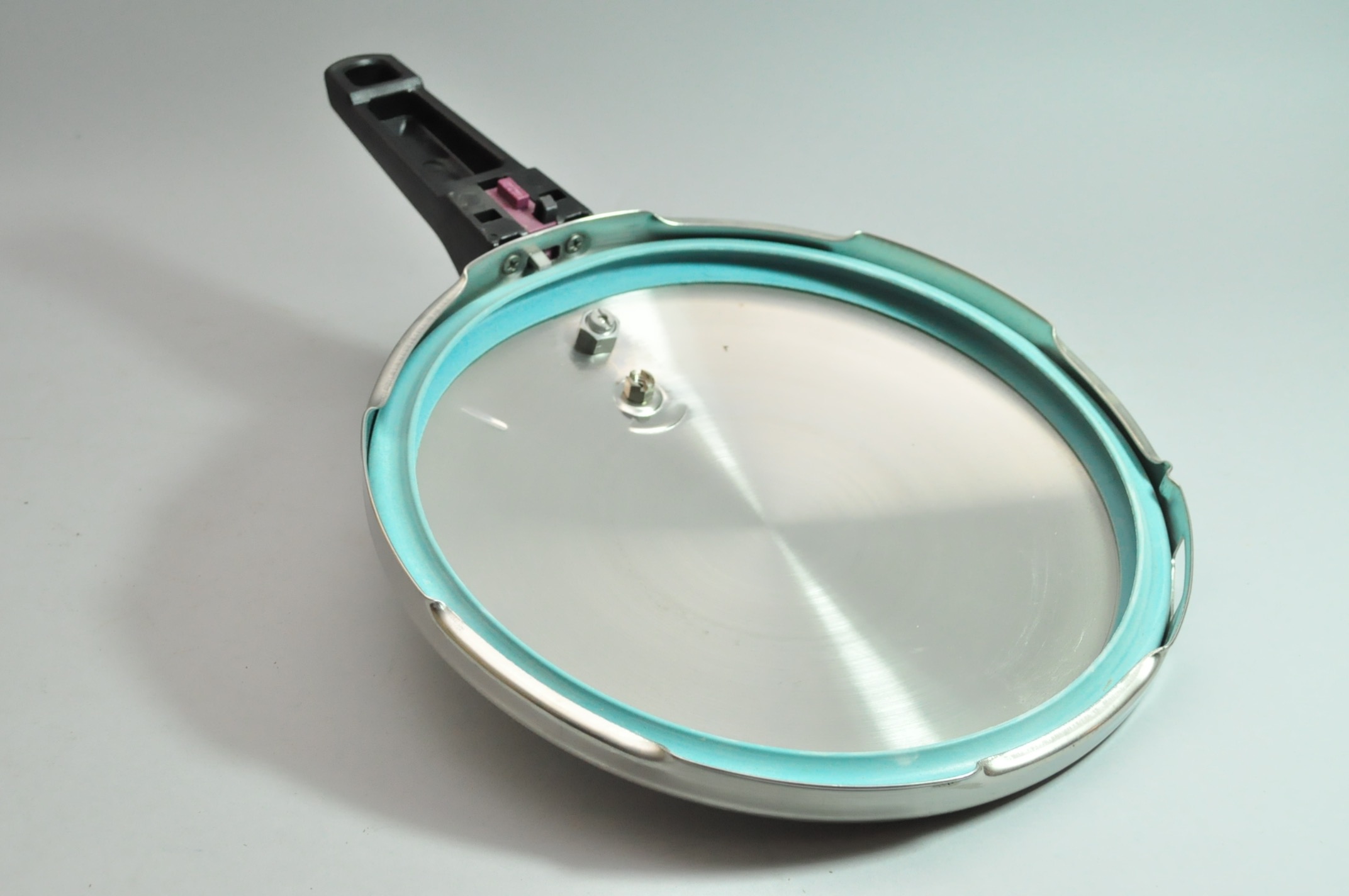 Splendid Pressure Cooker, Cuisanart and Verilux Light