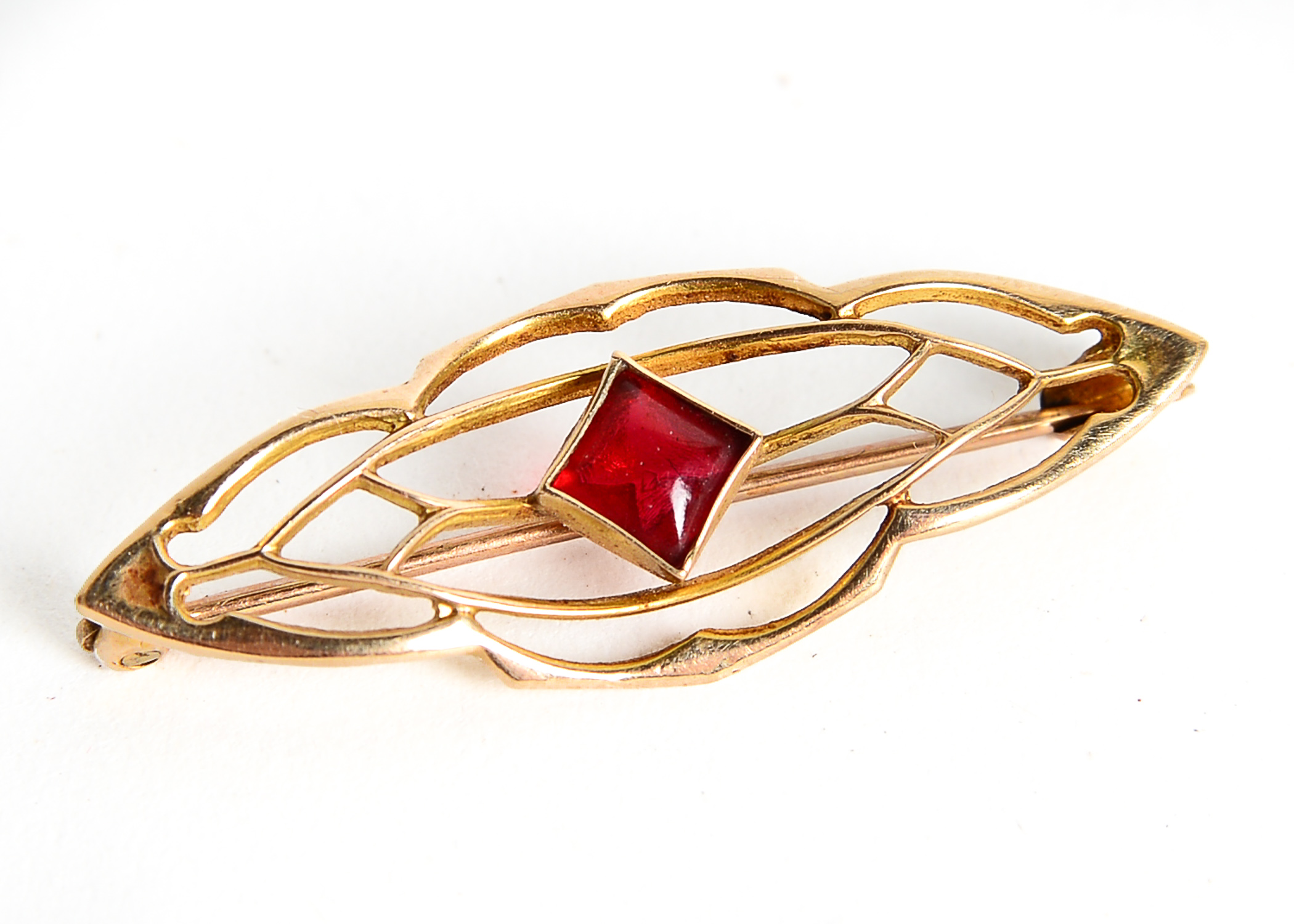 Vintage 10K Gold Pin with Synthetic Ruby