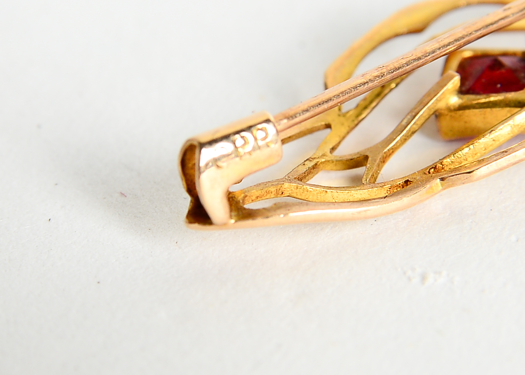 Vintage 10K Gold Pin with Synthetic Ruby