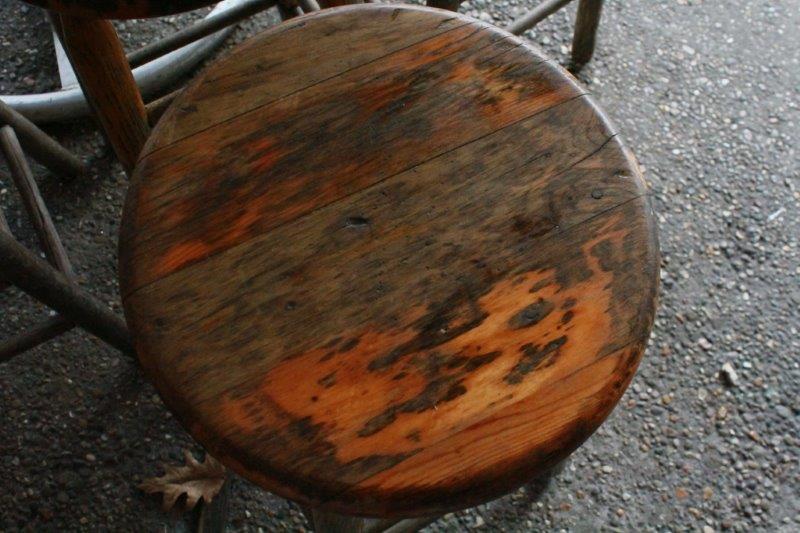 Wooden Top Red Bull Bar Table with Six Wooden Bar Stools