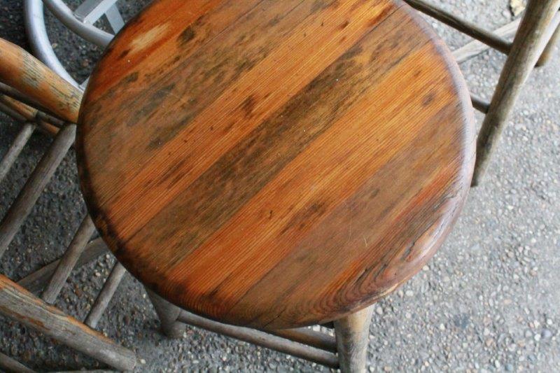 Wooden Top Red Bull Bar Table with Six Wooden Bar Stools