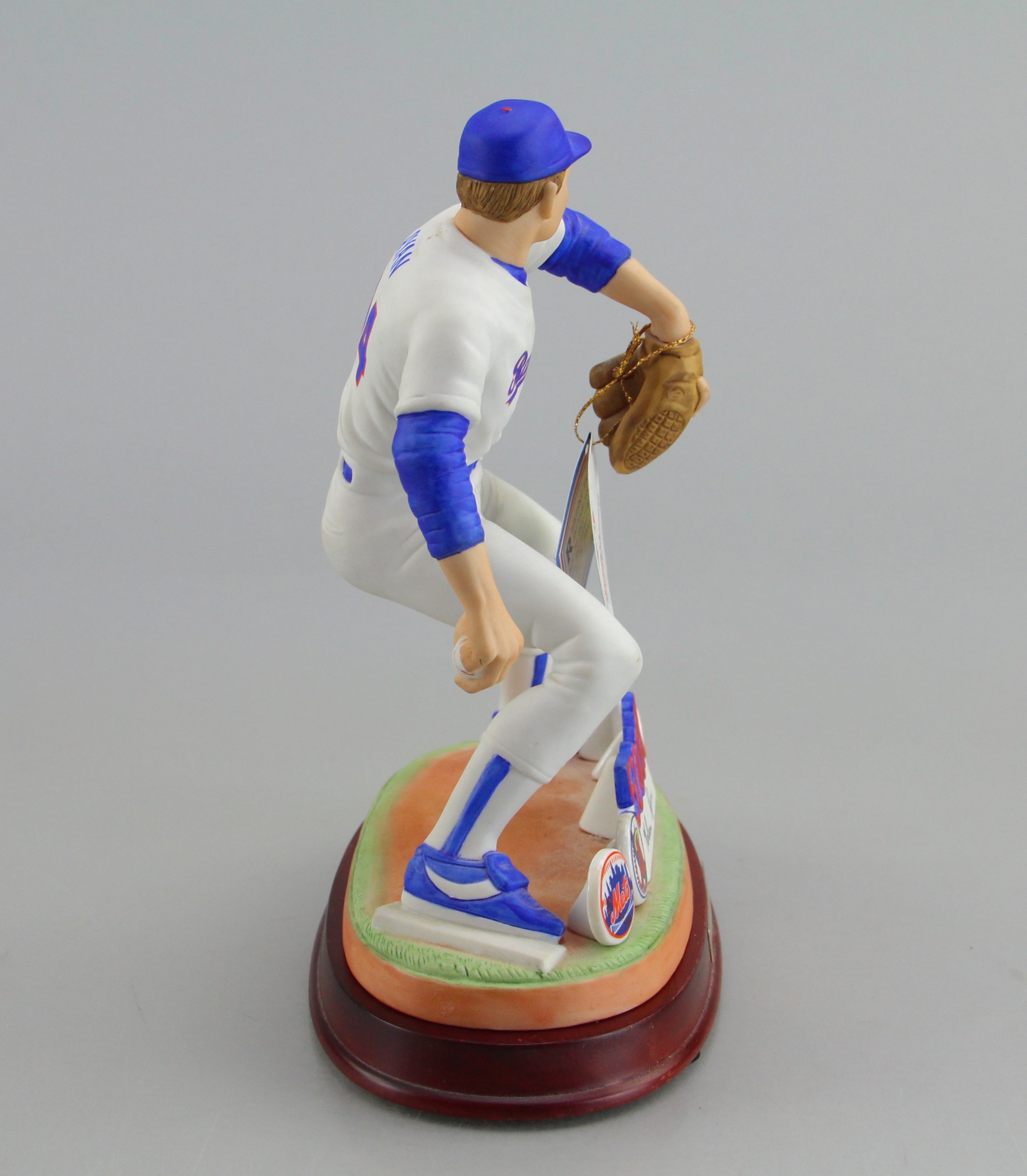 Nolan Ryan 5000K Figurine