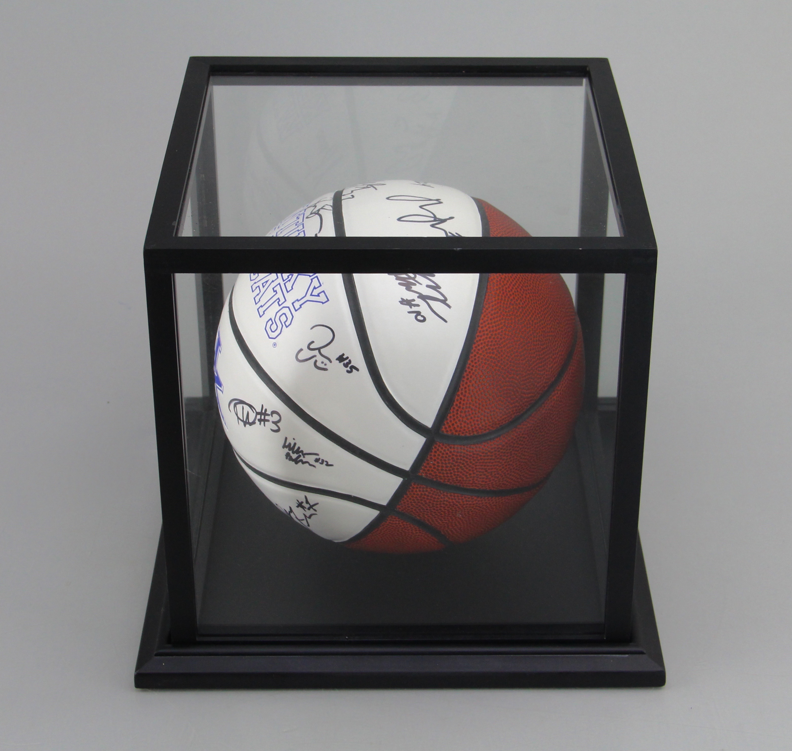 University of Kentucky 2015-2016 Team Autographed Basketball