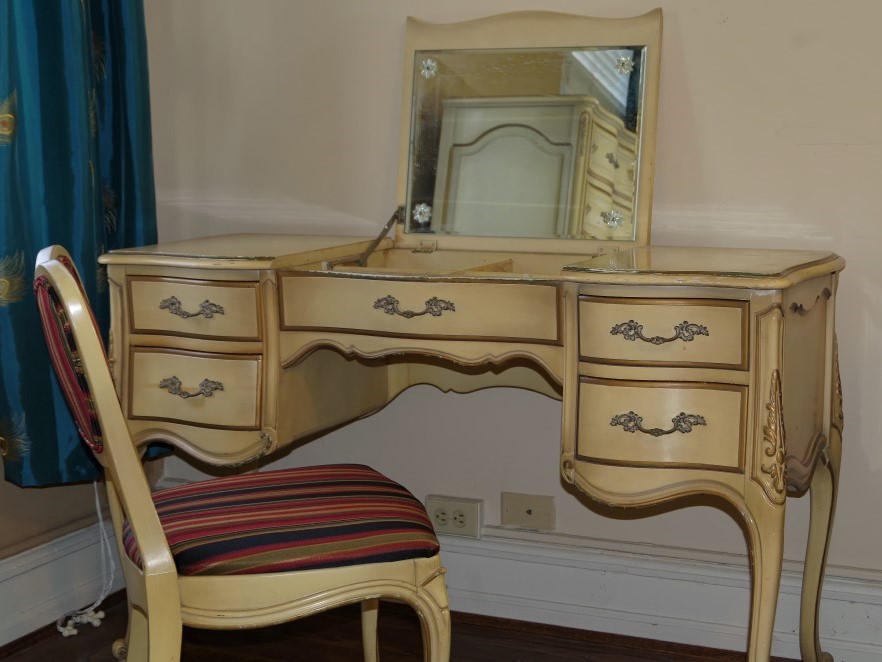 Union Furniture French Provincial Vanity with Chair