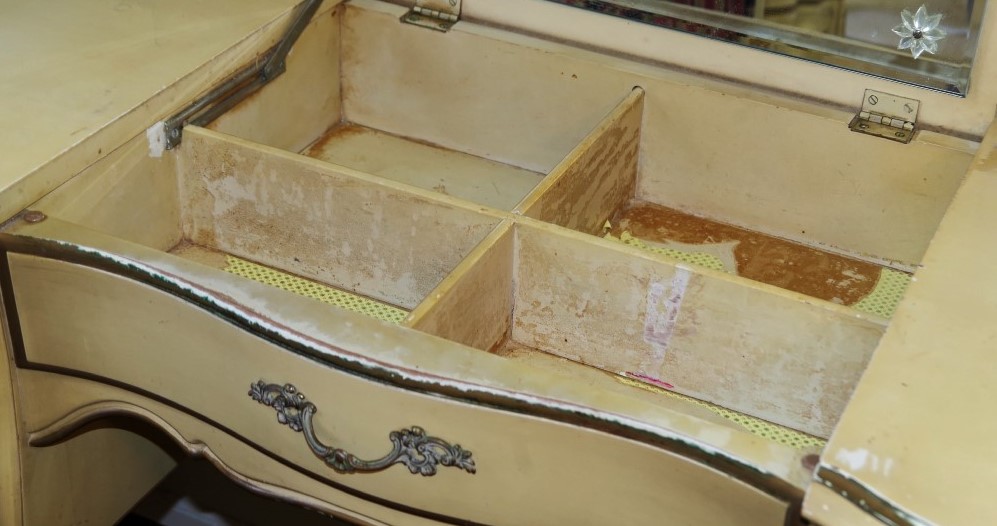 Union Furniture French Provincial Vanity with Chair