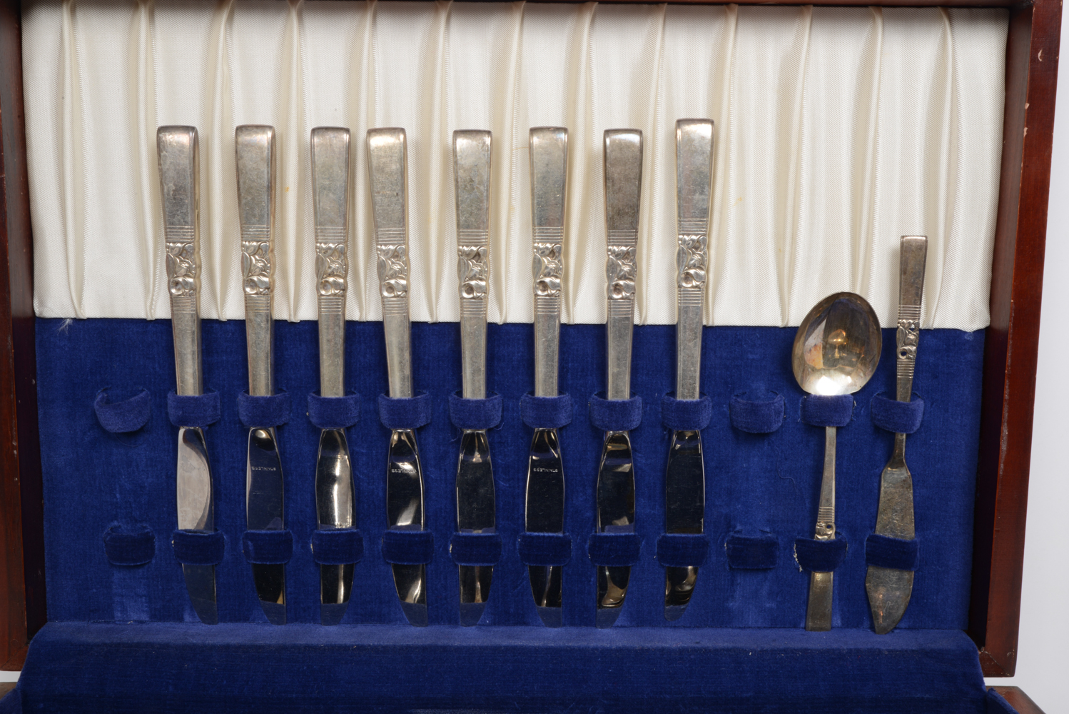 Set of 1948 Oneida Community "Morning Star" Silverplate Flatware