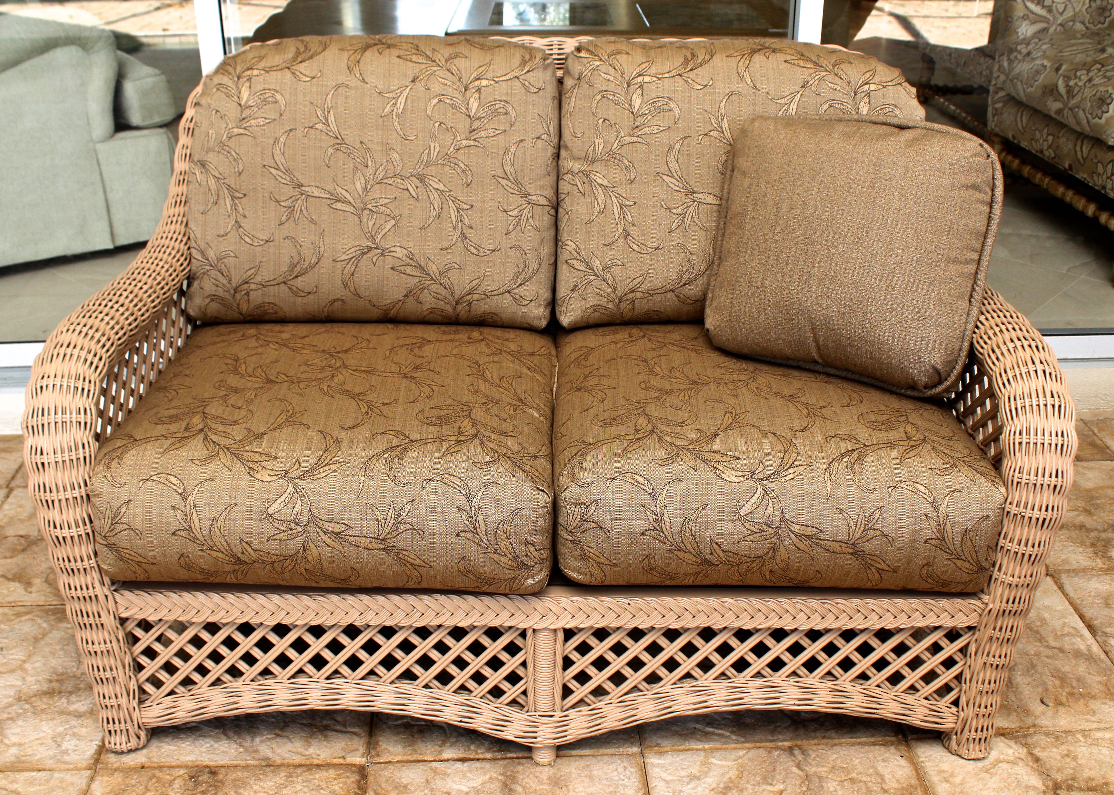Wicker Love Seat With Cushions