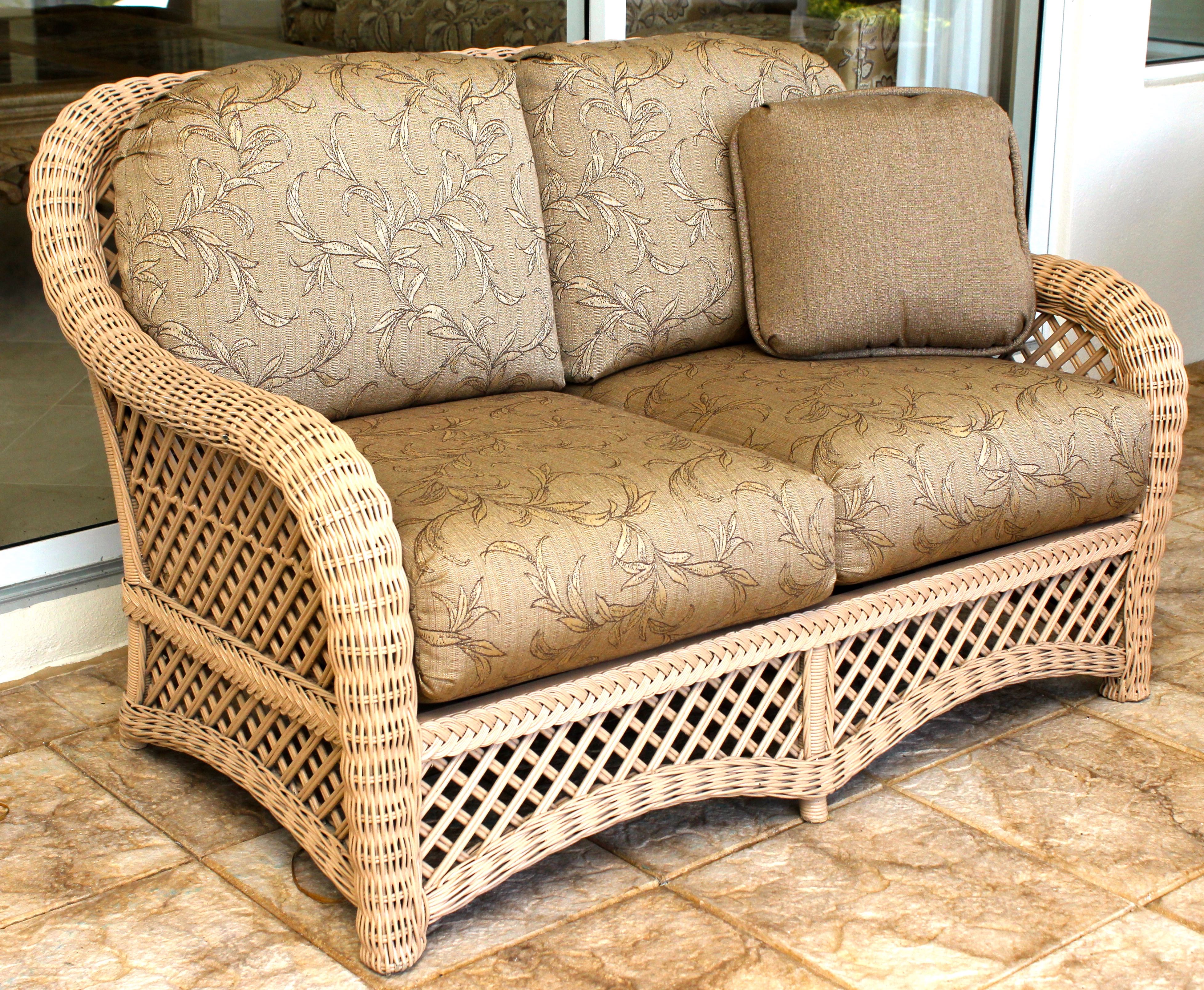 Wicker Love Seat With Cushions