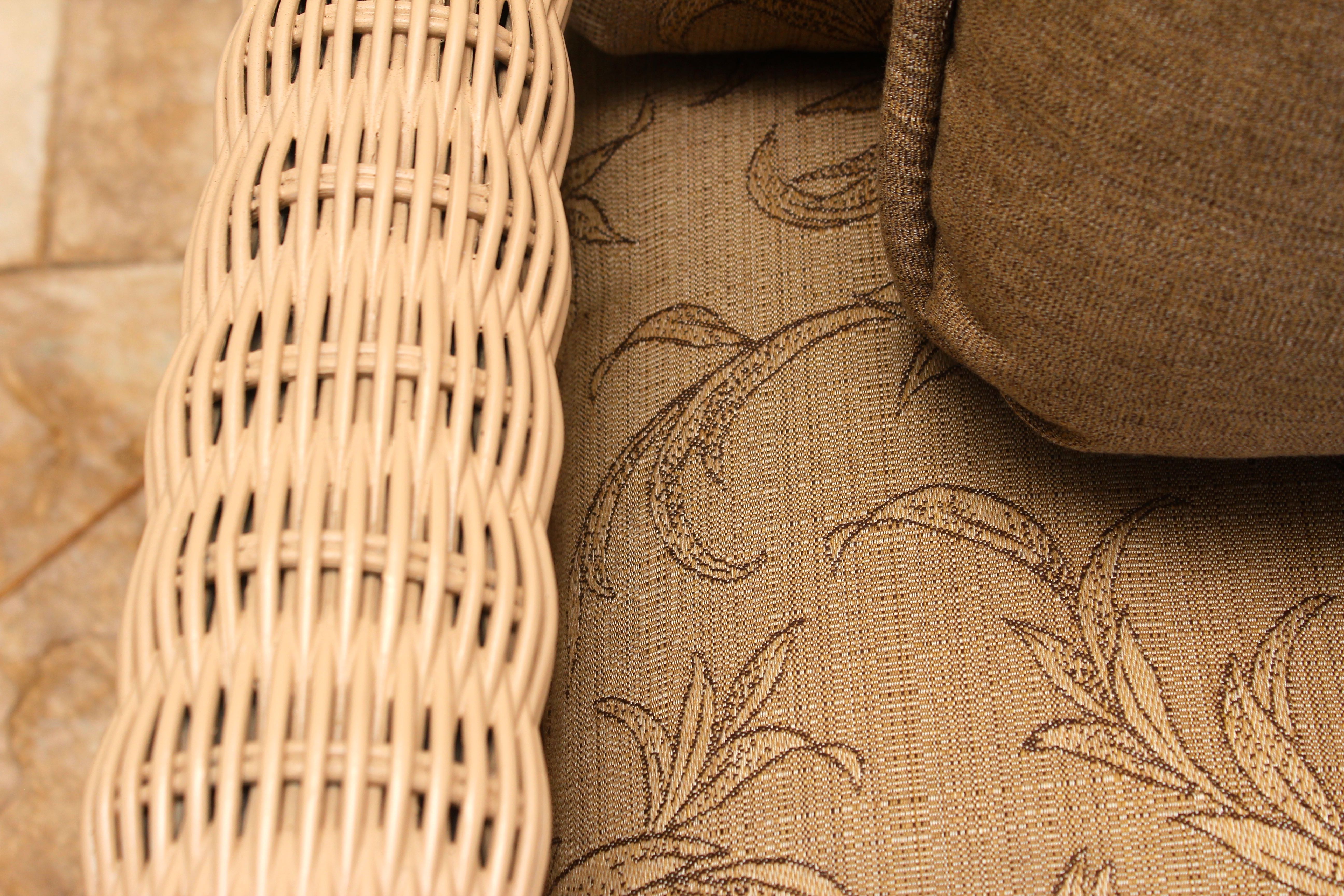 Wicker Love Seat With Cushions