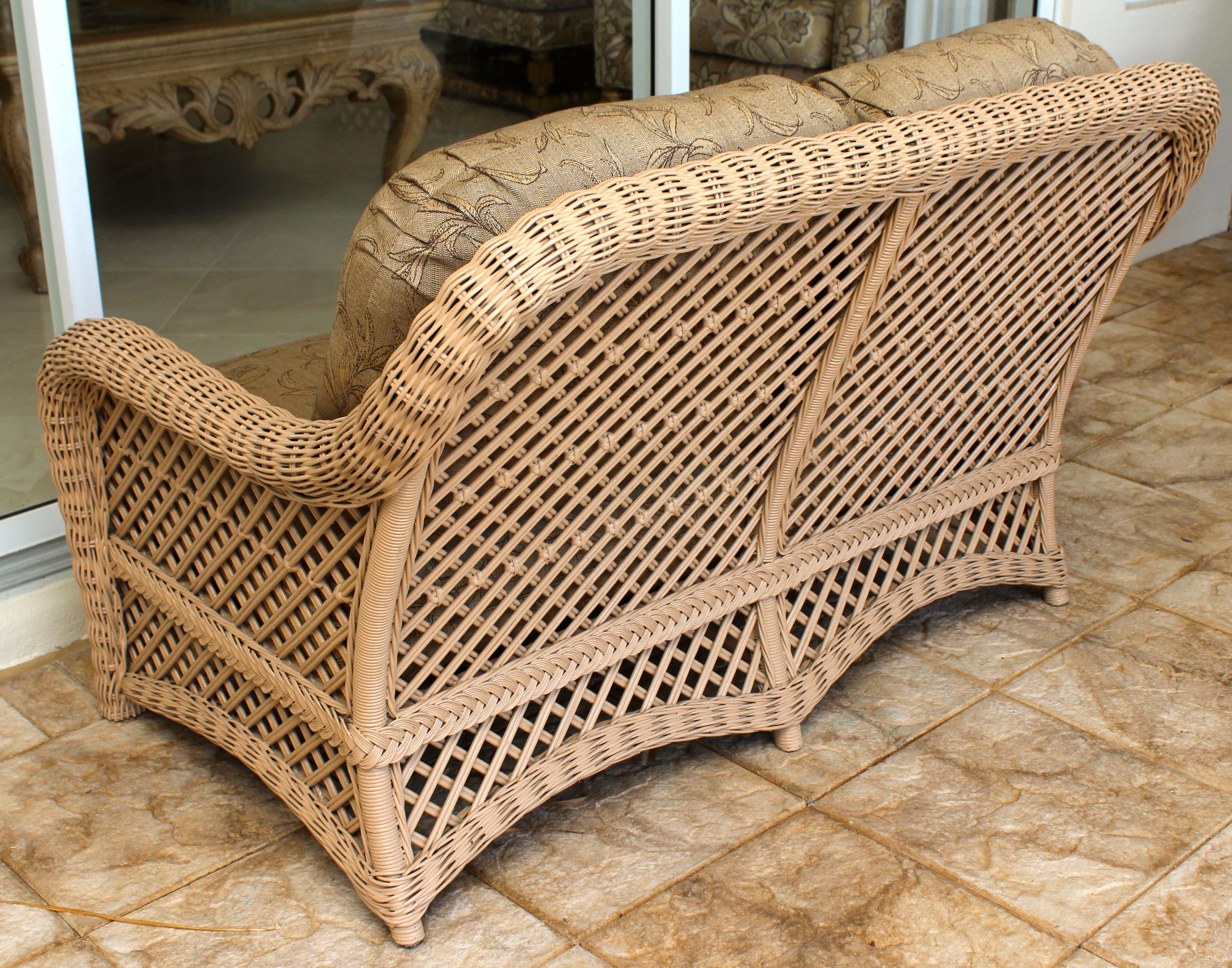 Wicker Love Seat With Cushions