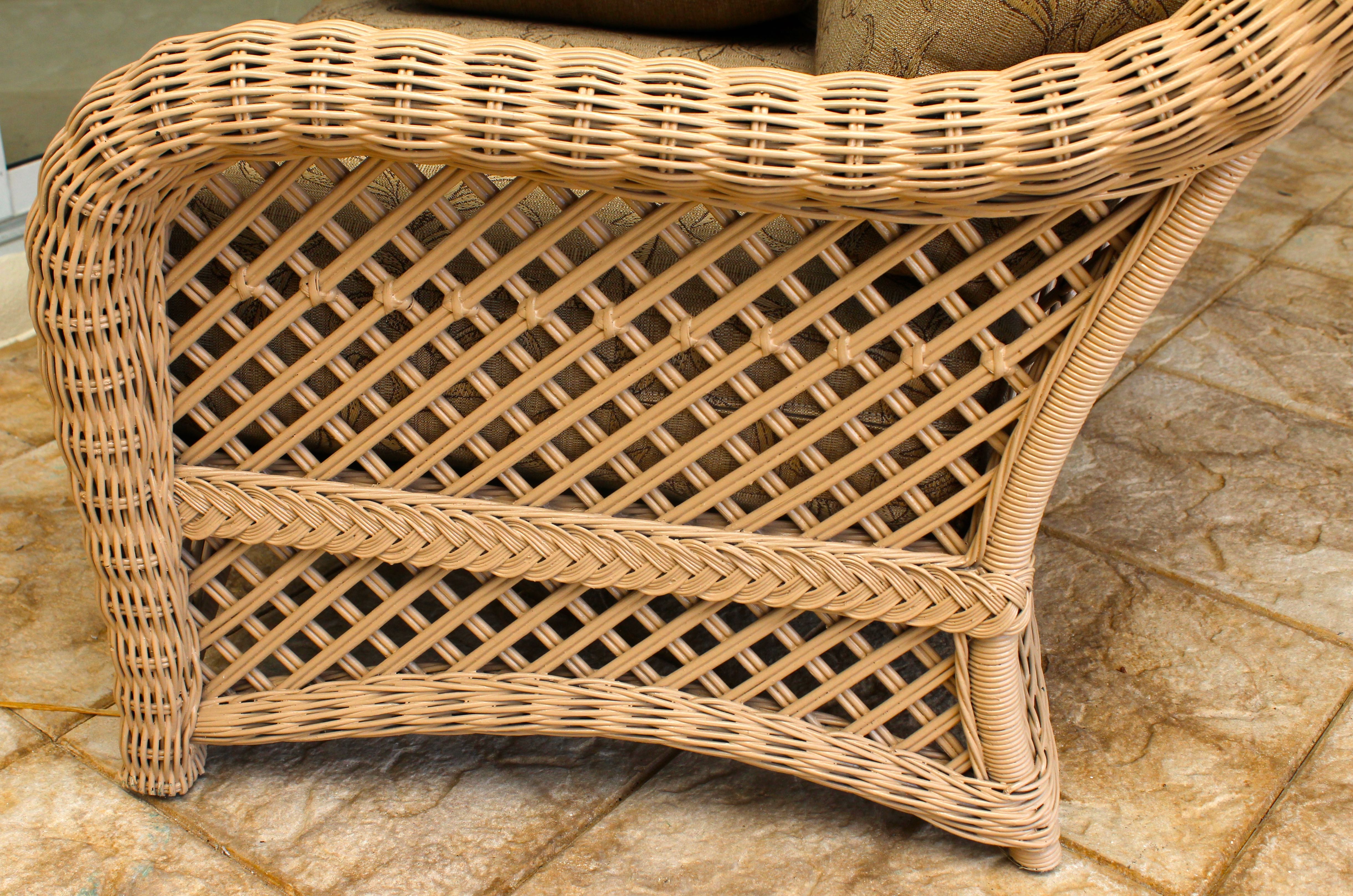 Wicker Love Seat With Cushions