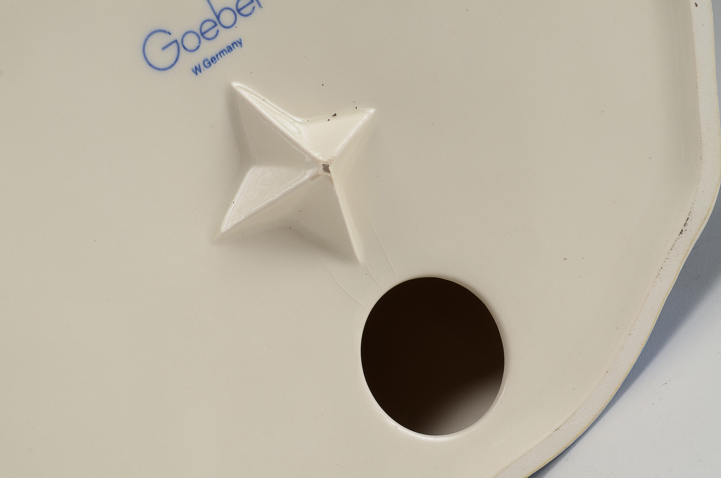 M I Hummel Madonna and Child Figurine