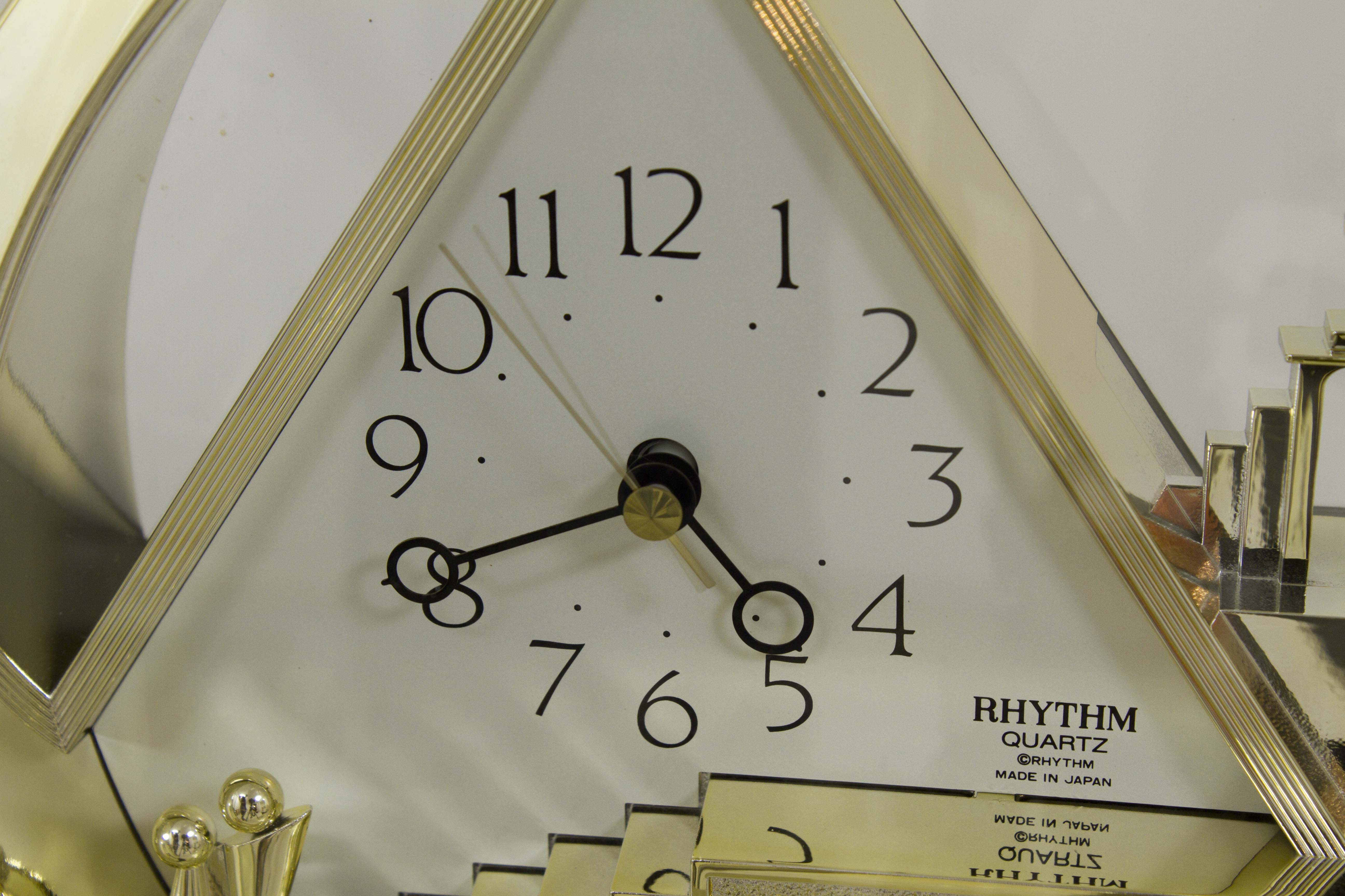 Rhythm Quartz Clock