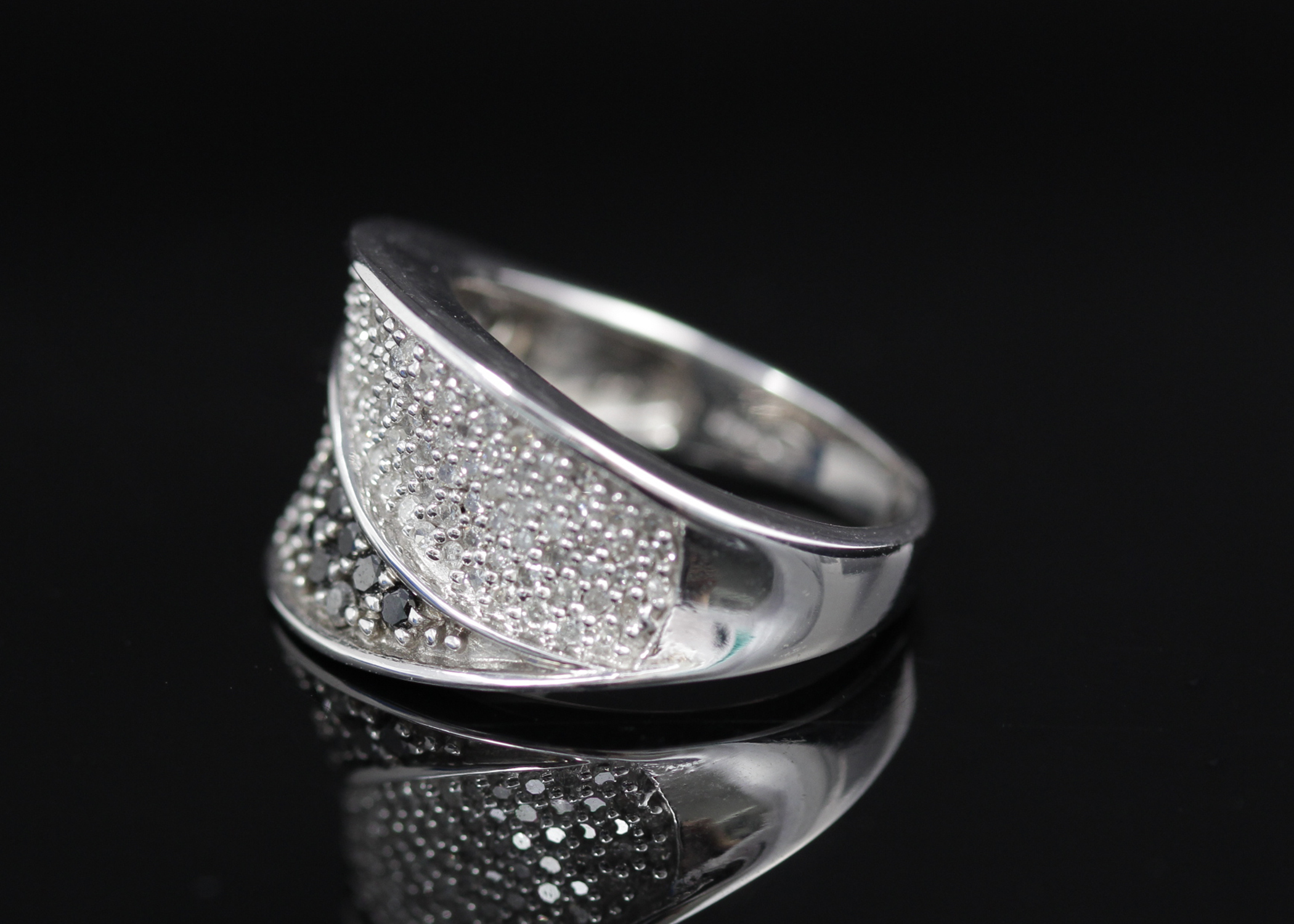 14K White Gold Black and White Diamond Band