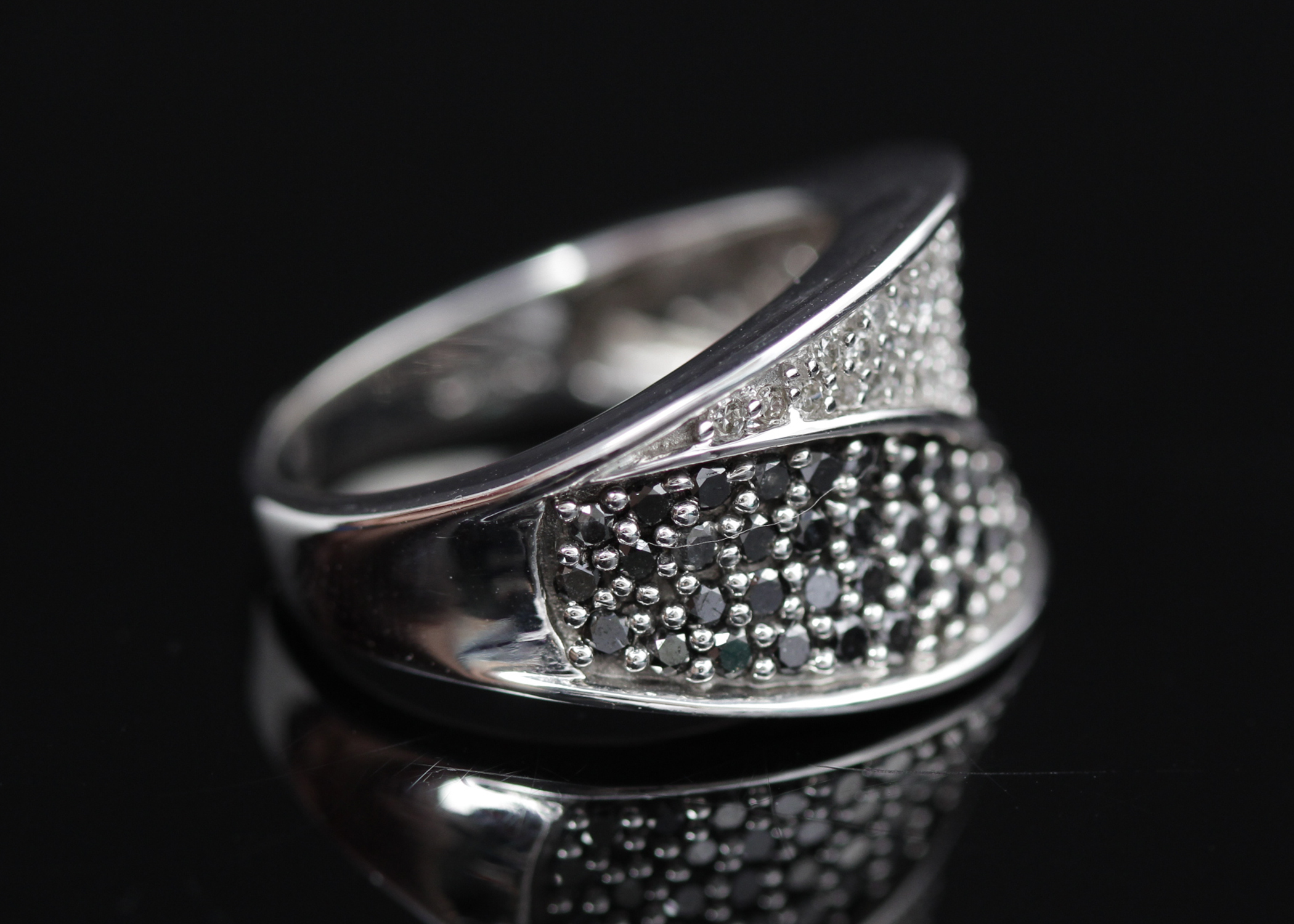 14K White Gold Black and White Diamond Band