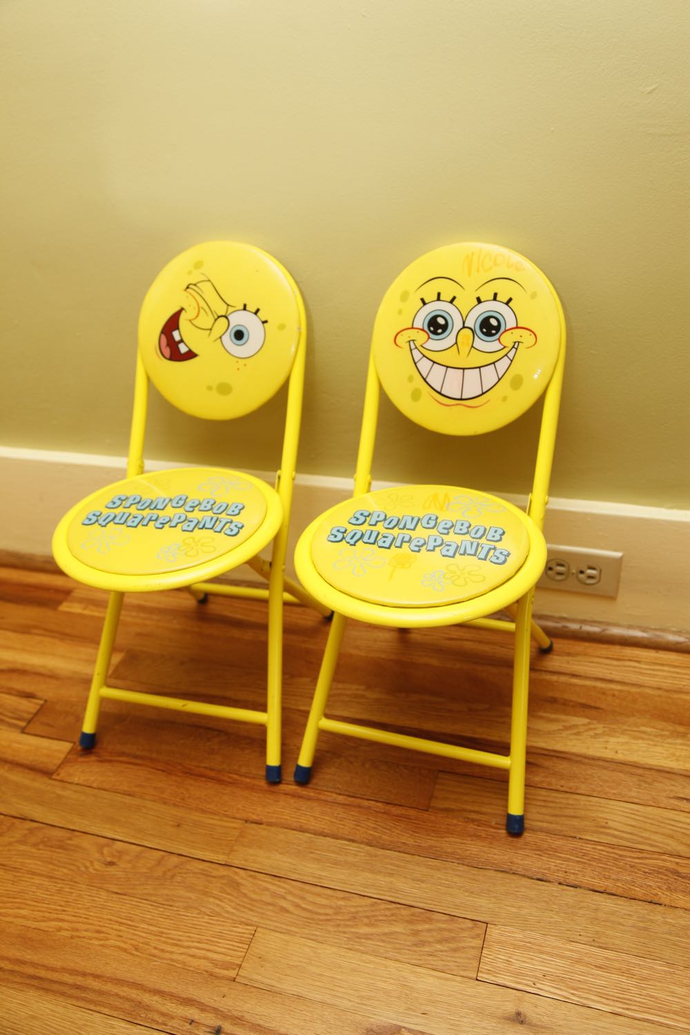 Spongebob Squarepants Table and Chair Set with Play Accessories