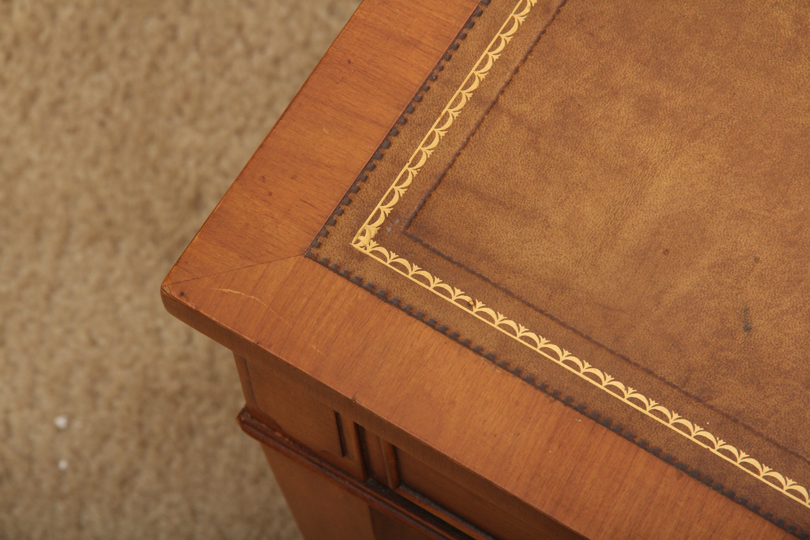 Vintage Hekman Furniture Leather Inlay Coffee Table