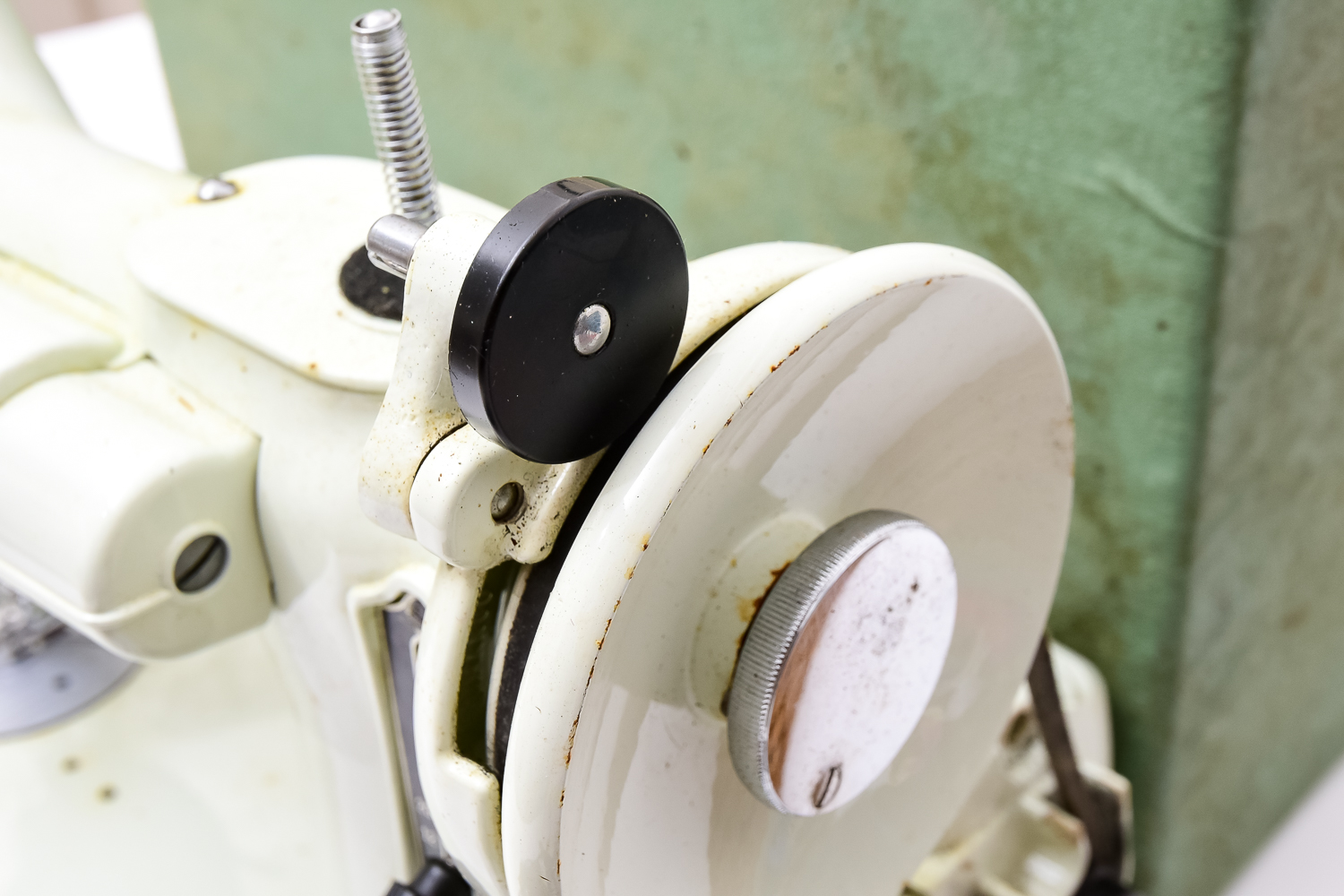 Vintage Singer Sewing Machine and Accessories