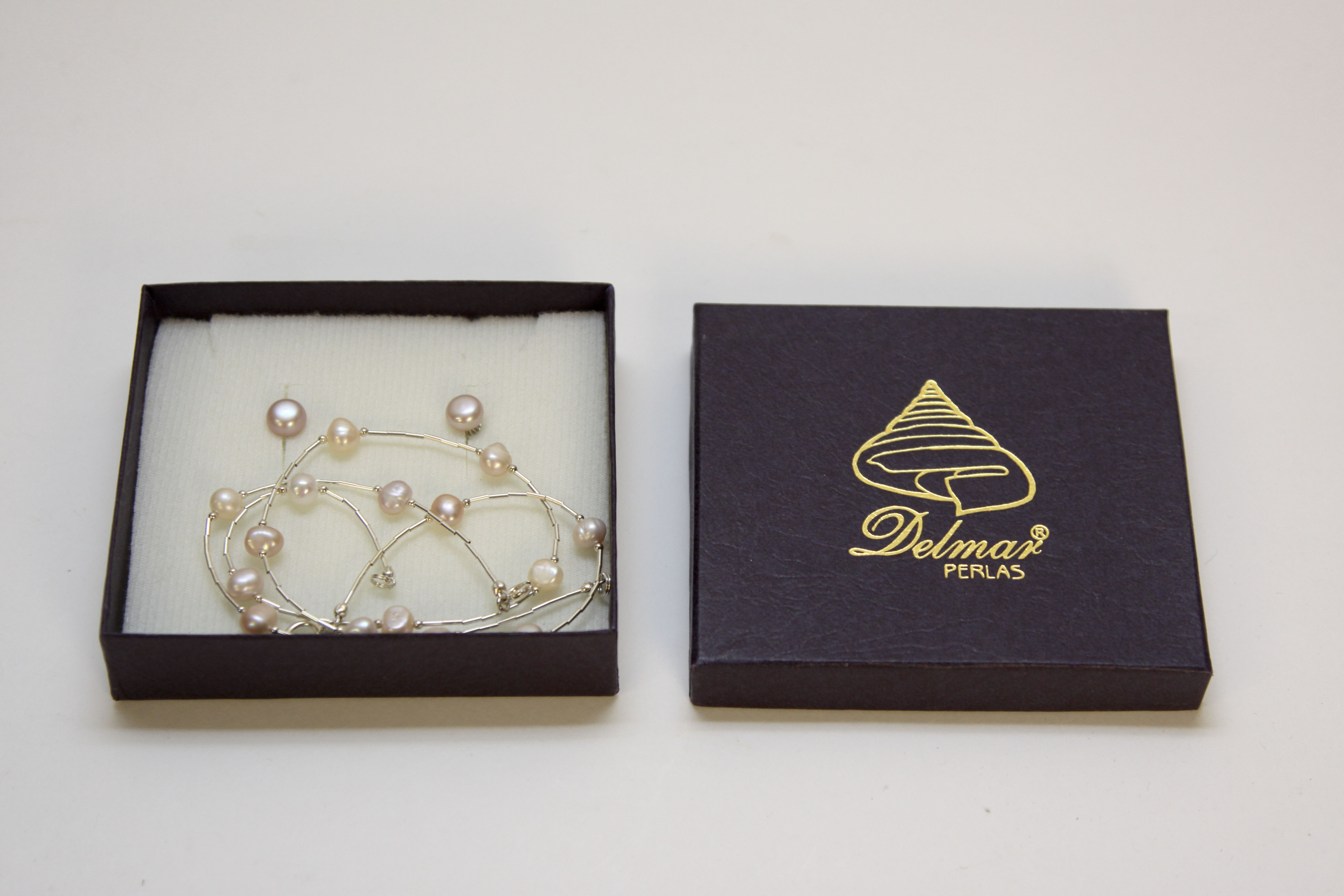 Delman Freshwater Pearl Necklace Bracelet & Earring Set