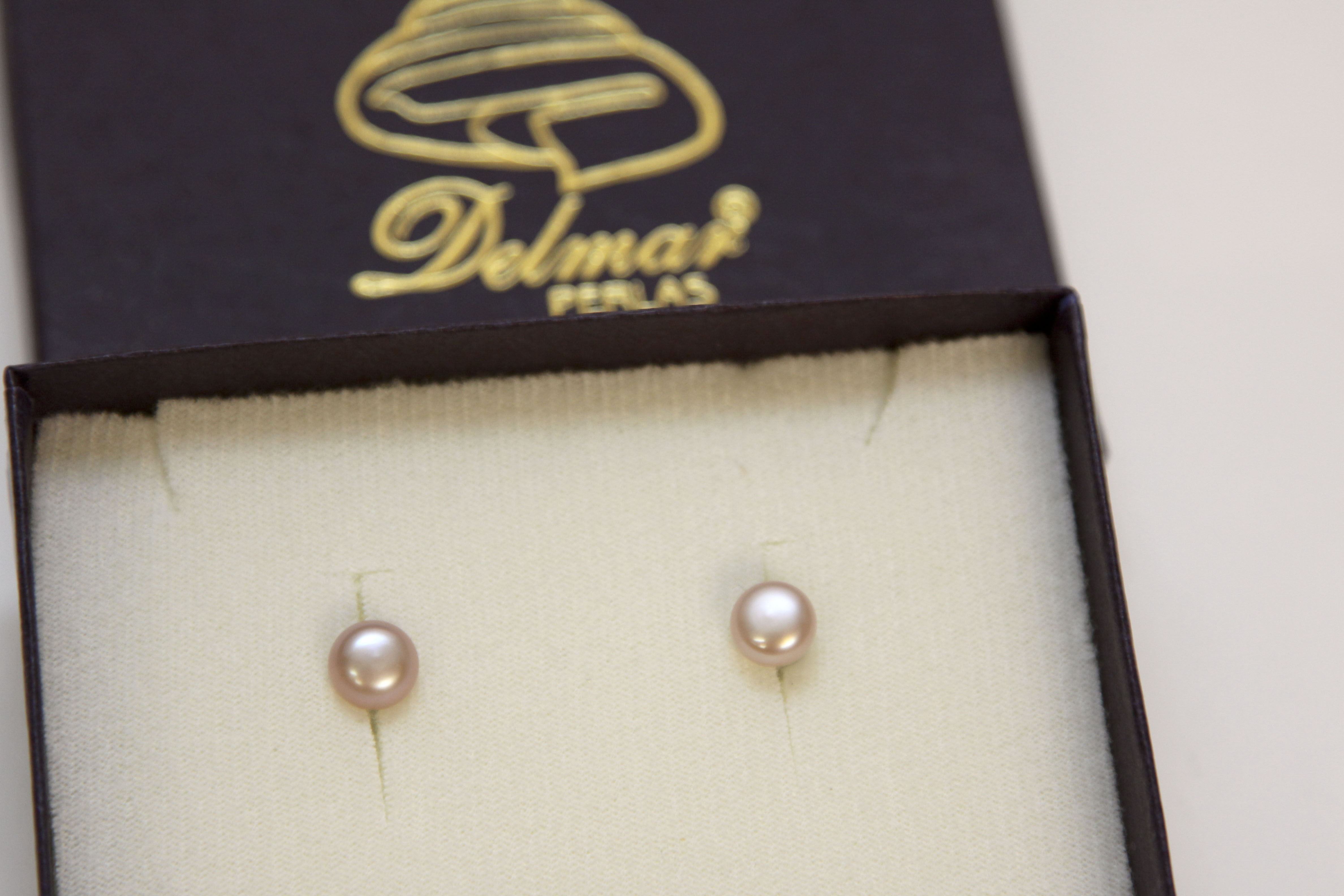 Delman Freshwater Pearl Necklace Bracelet & Earring Set