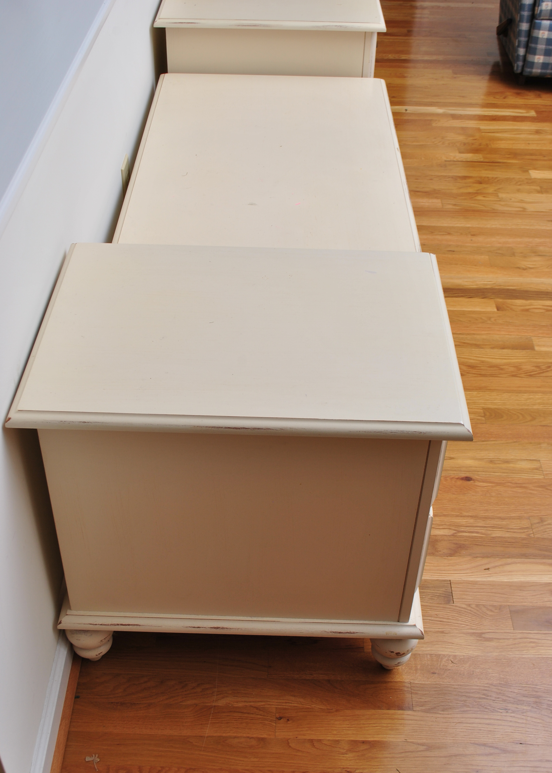 Contemporary Coffee and End Tables Set