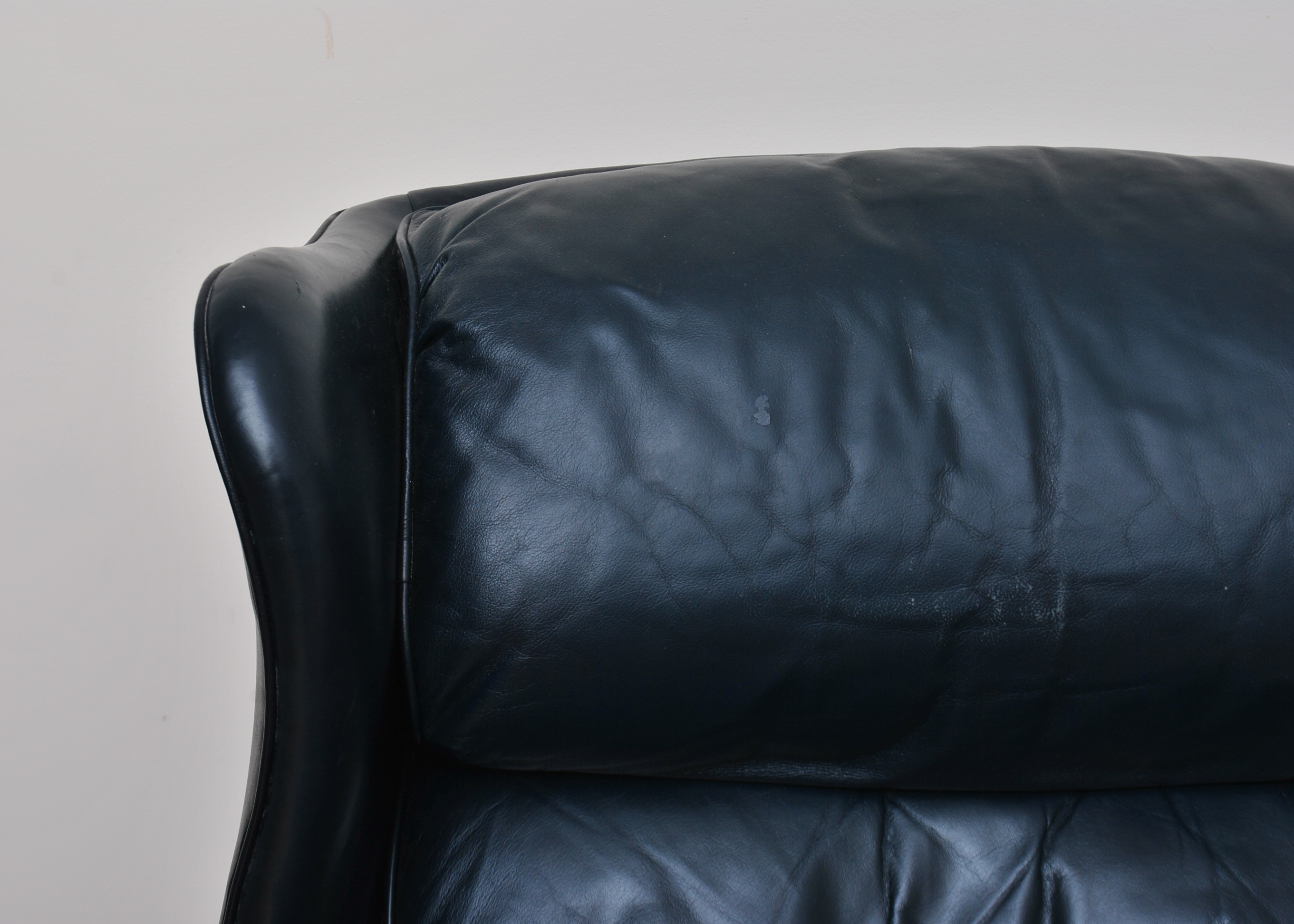 Upholstered Motioncraft Leather & Vinyl Armchair Recliner