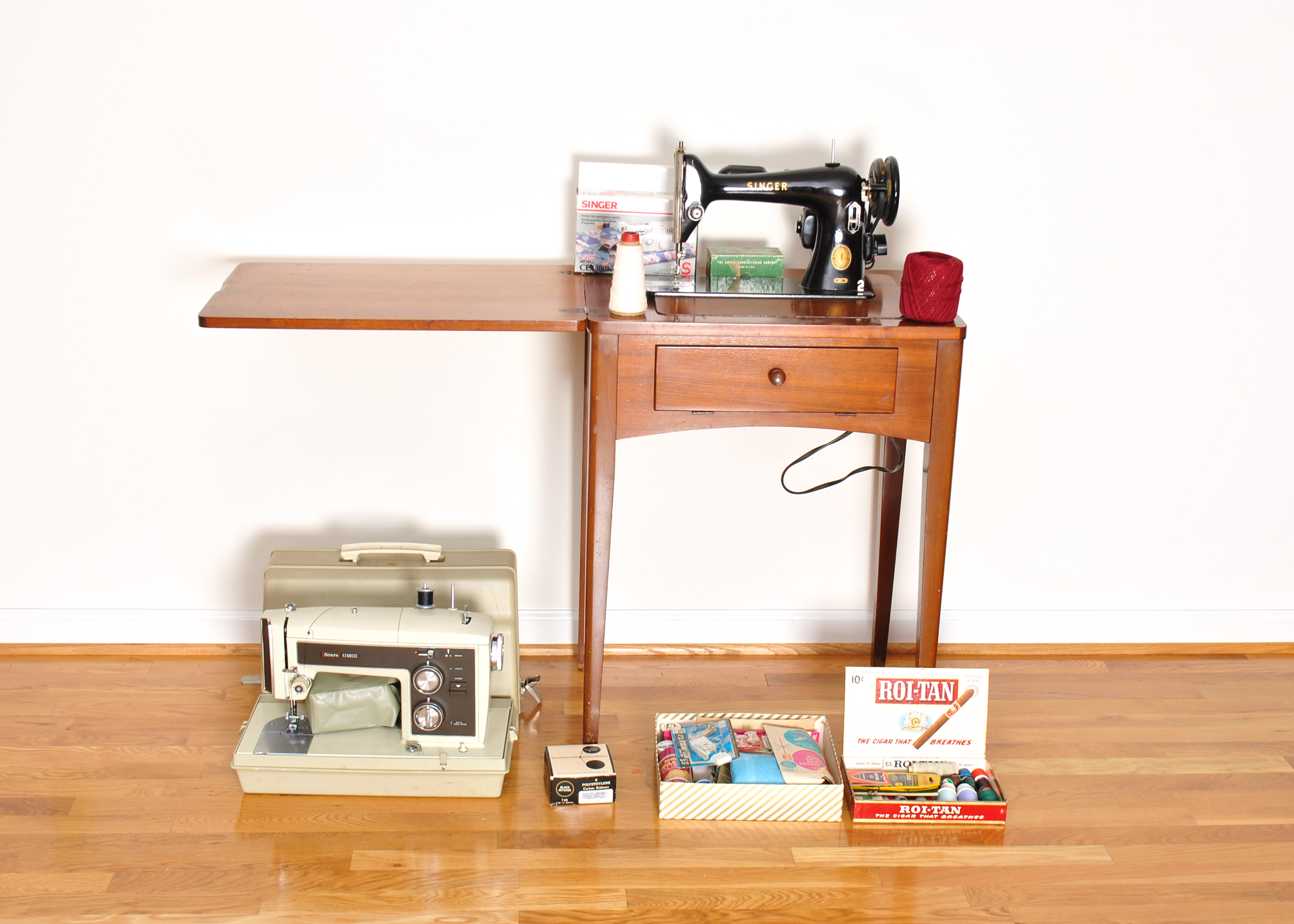 Vintage Singer Sewing Table, Machine and Accessories