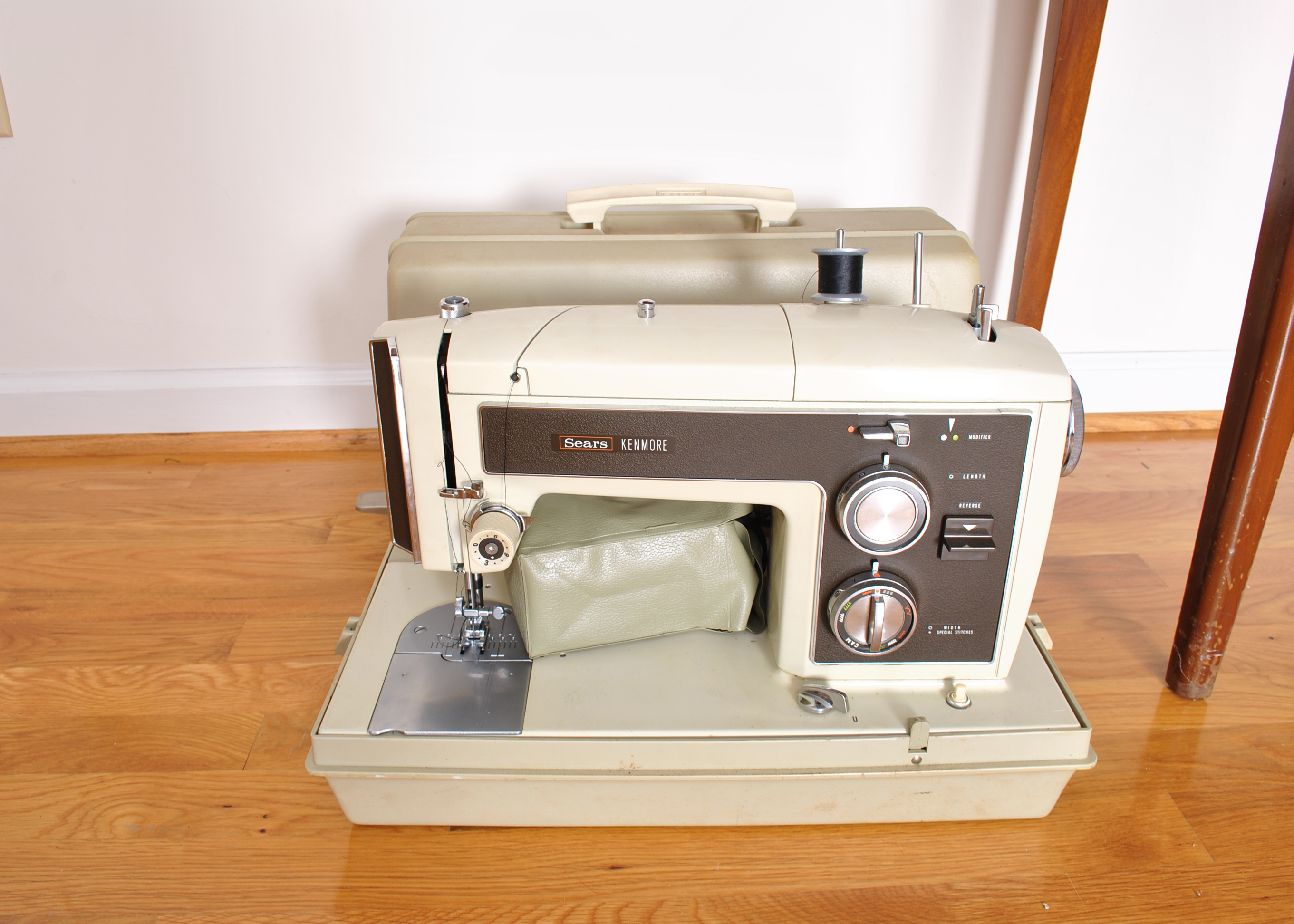 Vintage Singer Sewing Table, Machine and Accessories