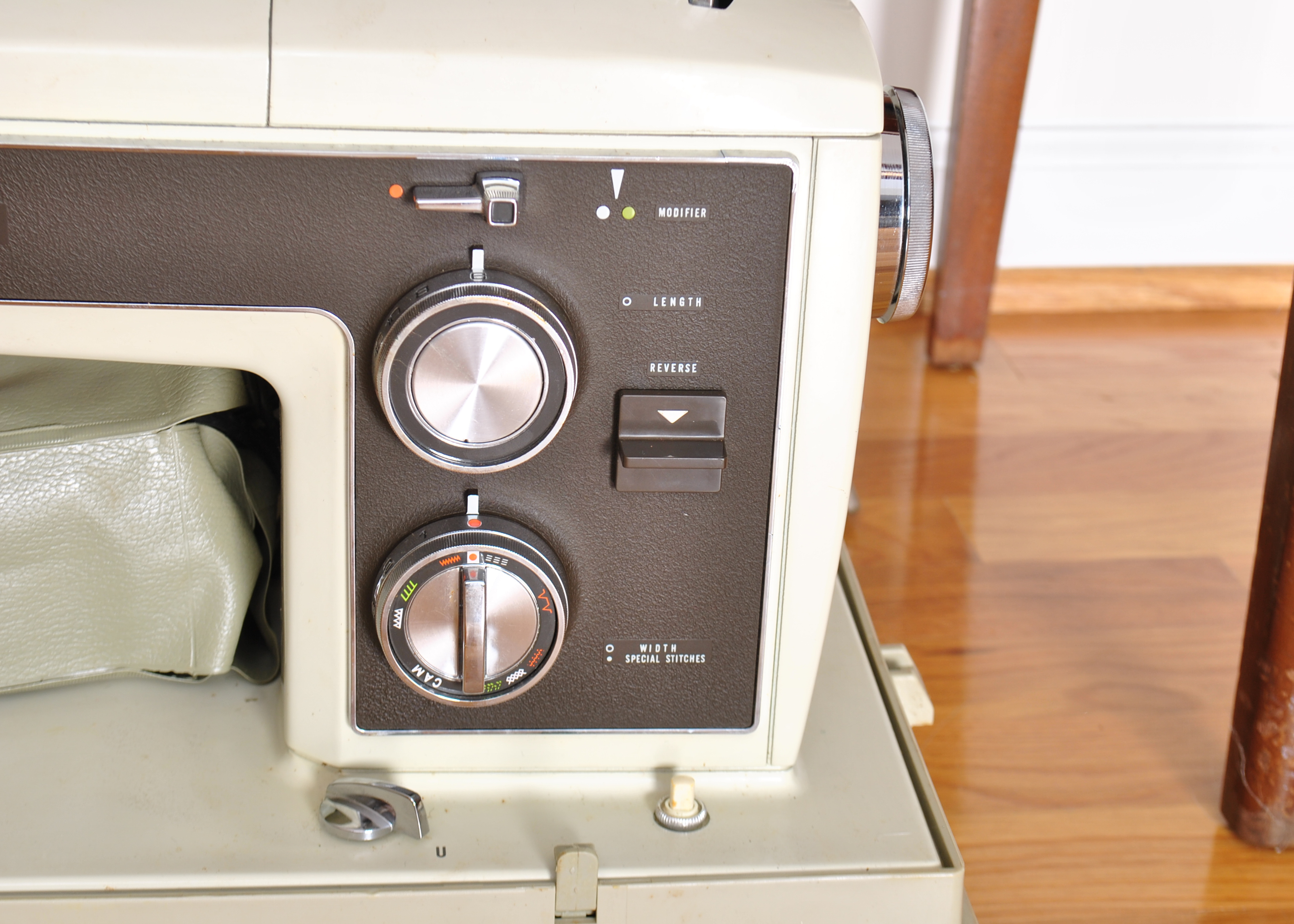 Vintage Singer Sewing Table, Machine and Accessories