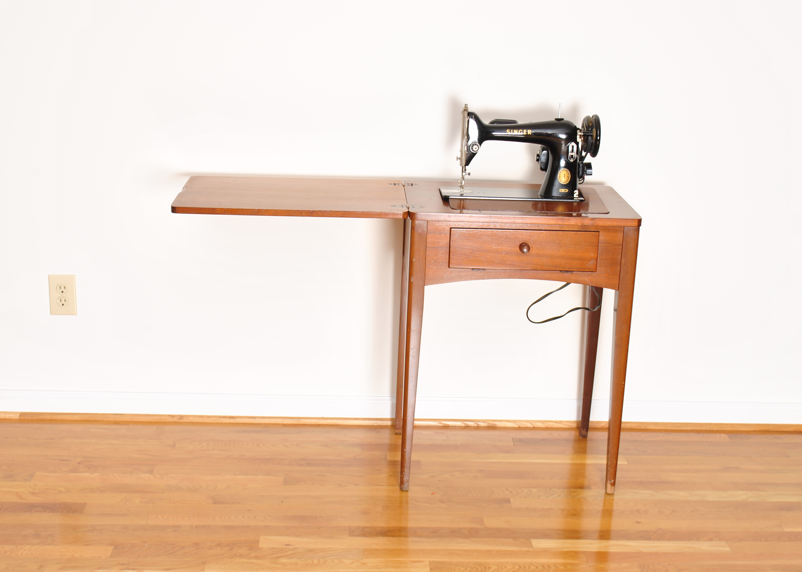 Vintage Singer Sewing Table, Machine and Accessories