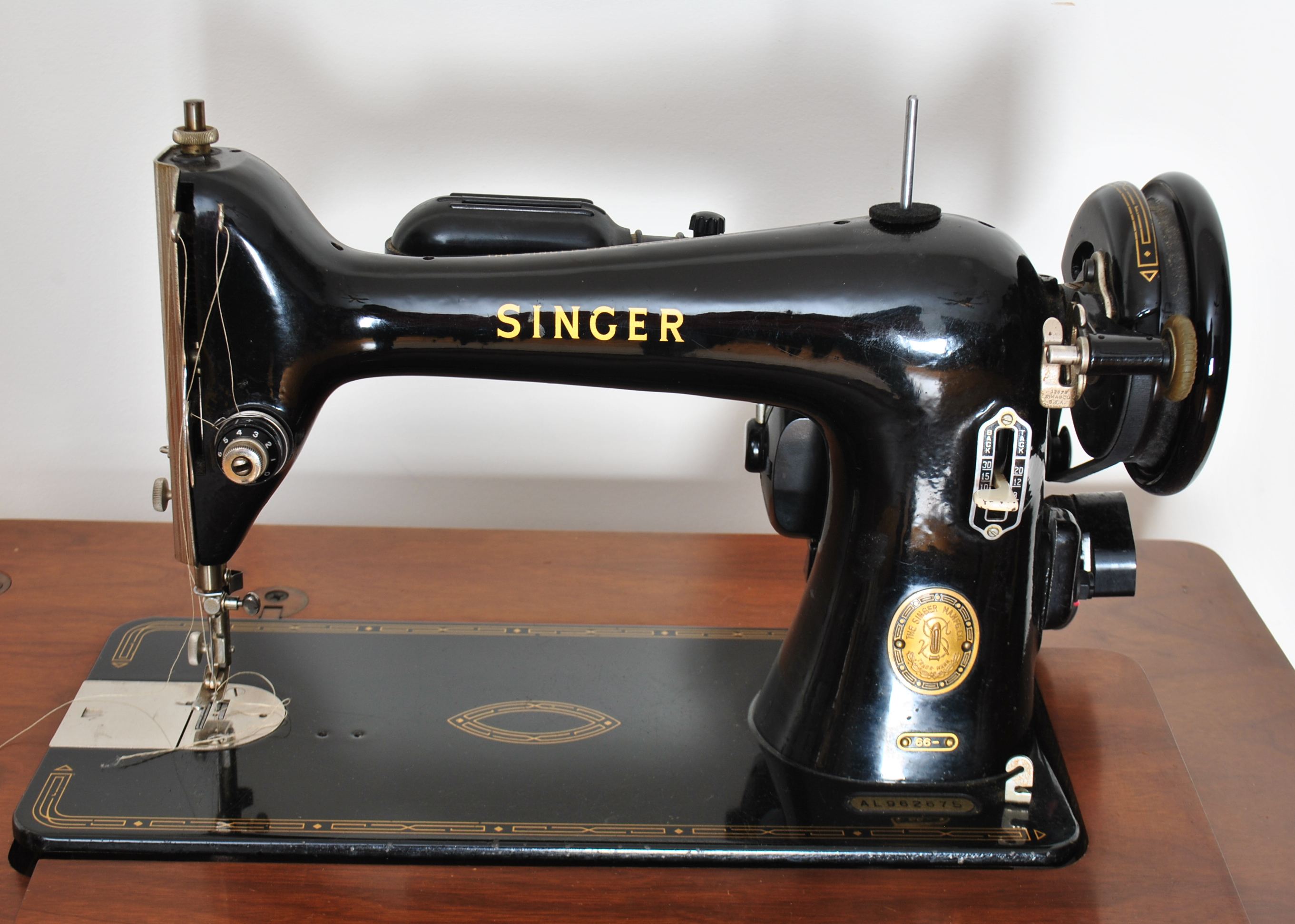 Vintage Singer Sewing Table, Machine and Accessories