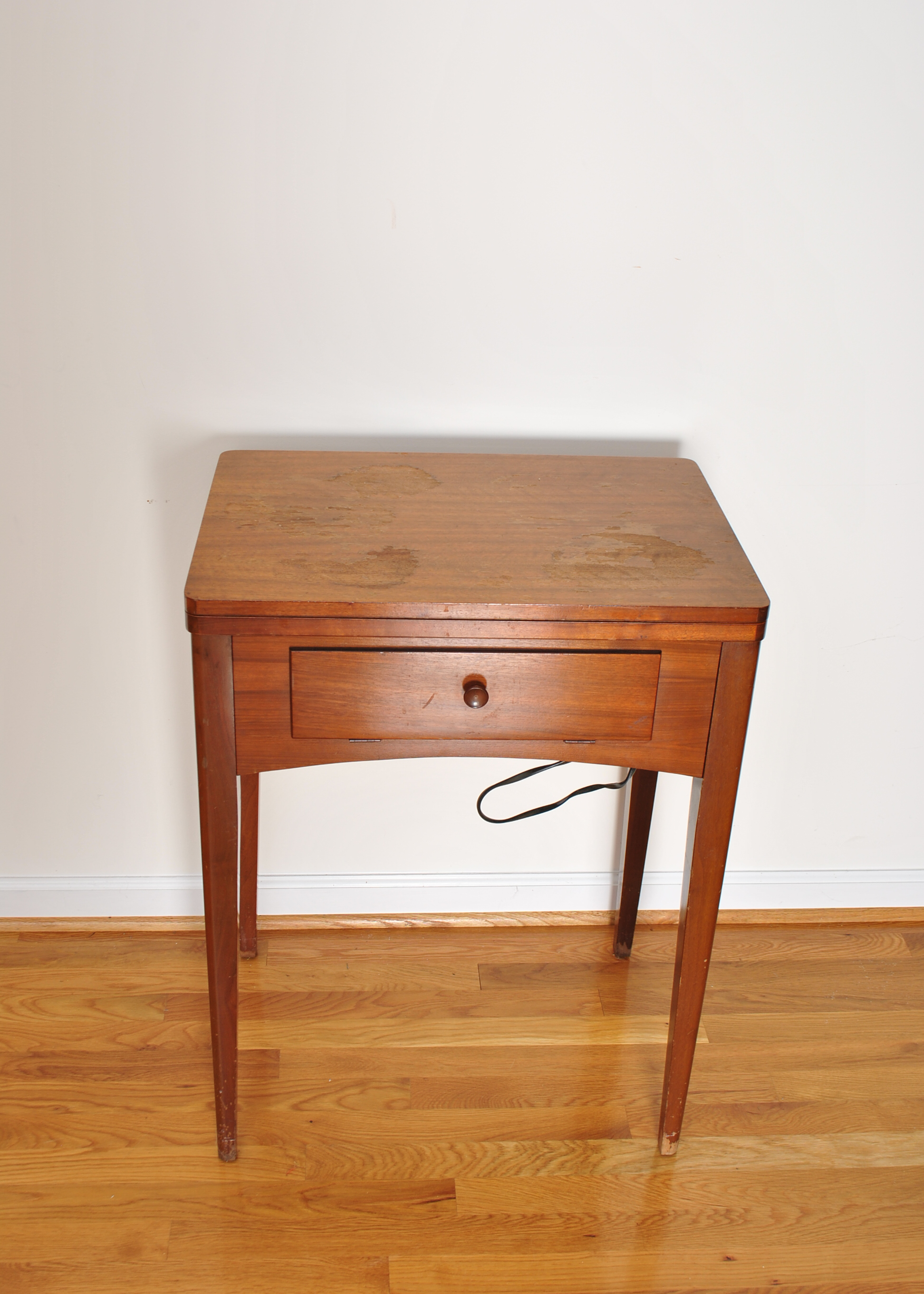 Vintage Singer Sewing Table, Machine and Accessories