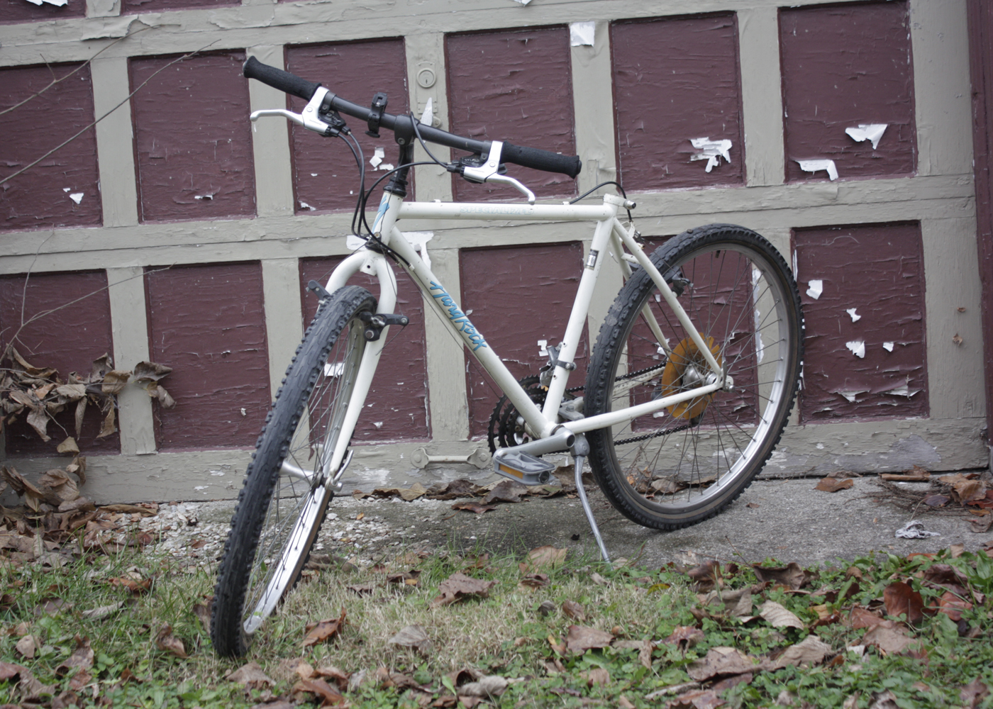 Men's Hardrock Specialized Off-Road Bicycle