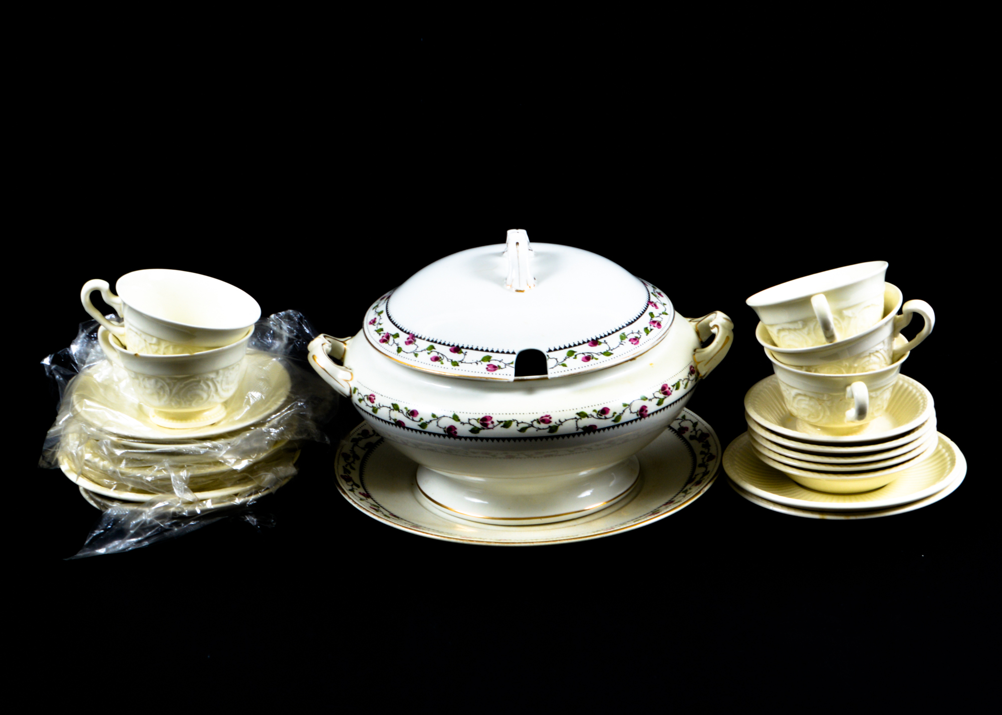 Wedgwood of Etruria Soup Tureen and Patrician Ivory Set